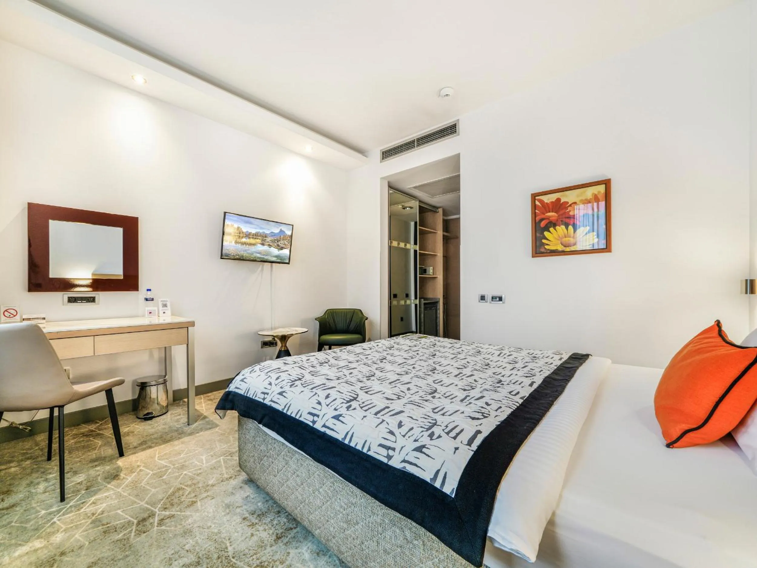 Bed in IN Hotel Beograd