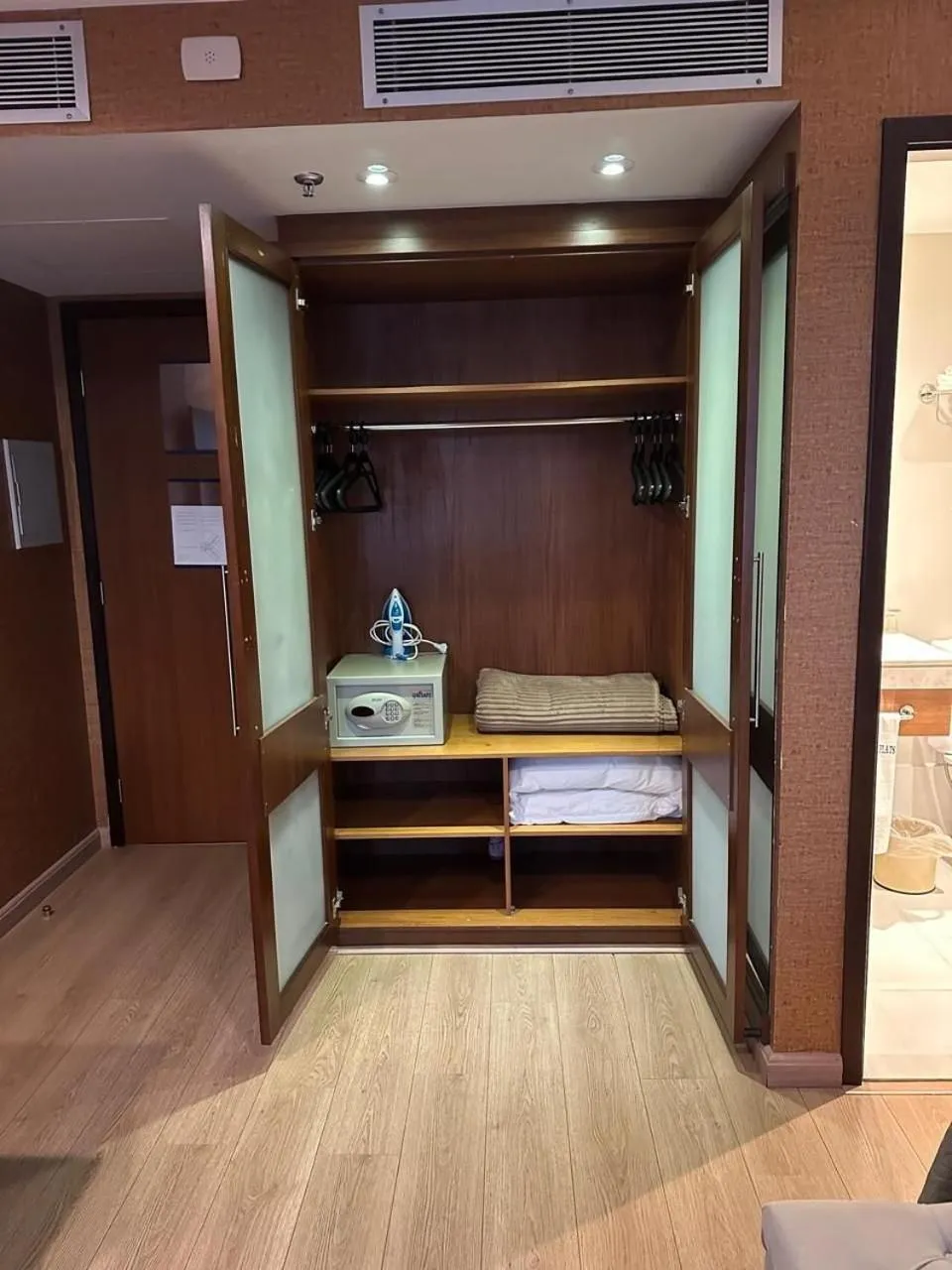 Bedroom, Bed in Flat 246 - Avenida Ibirapuera, Moema - São Paulo