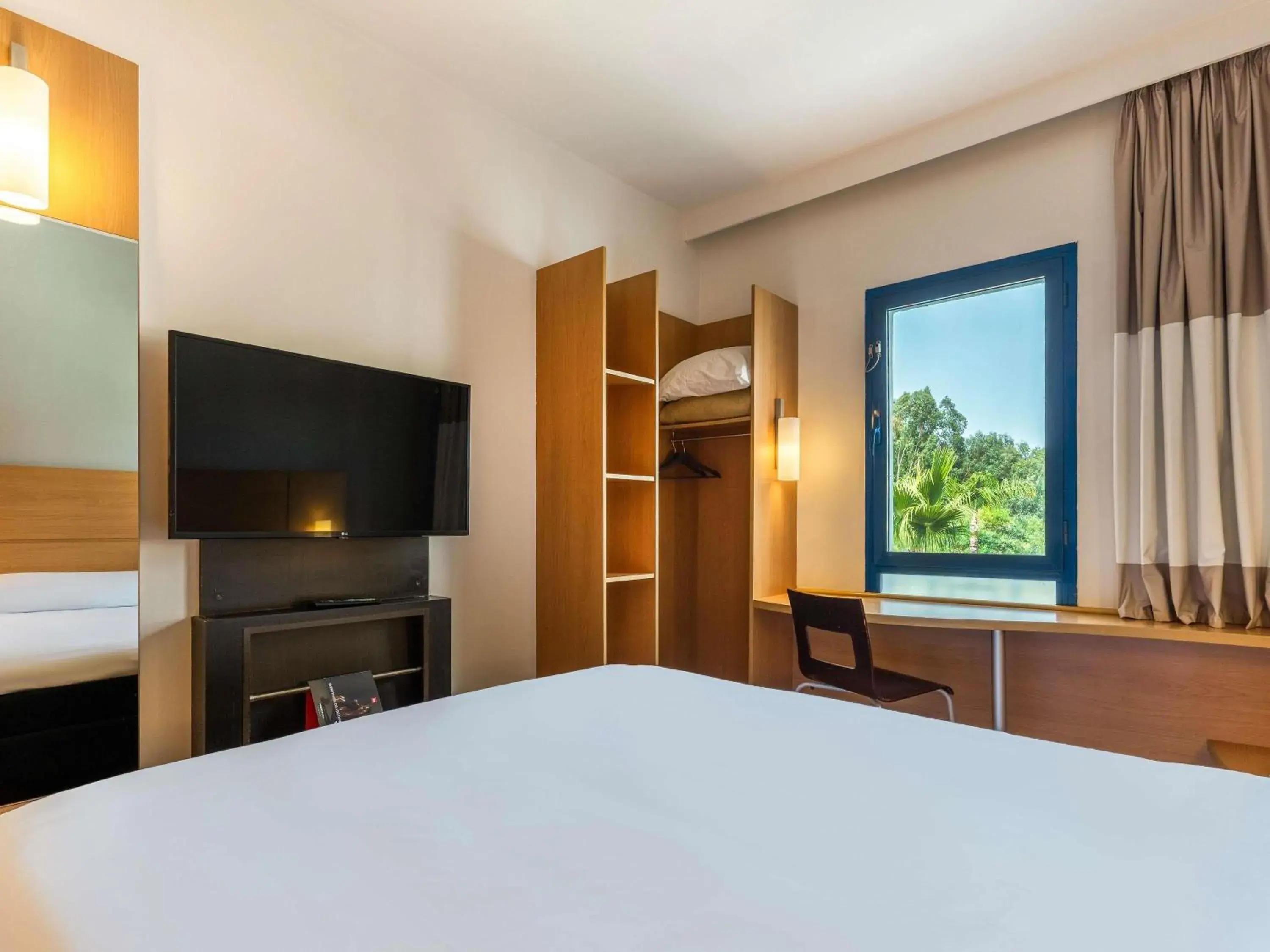 Bedroom, Bed in Ibis Fes Bedroom, Bed in Ibis Fes