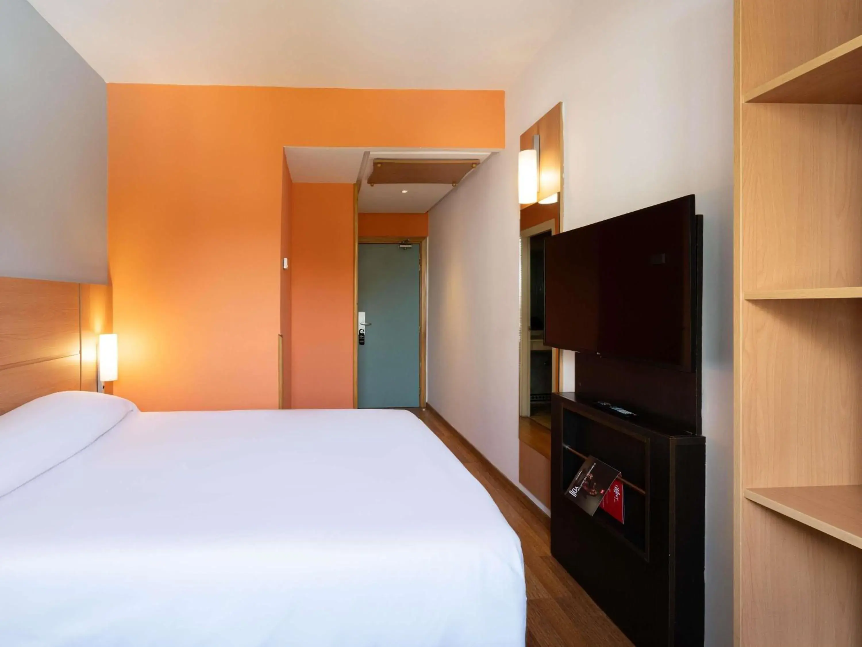 Bedroom, Bed in Ibis Fes Bedroom, Bed in Ibis Fes