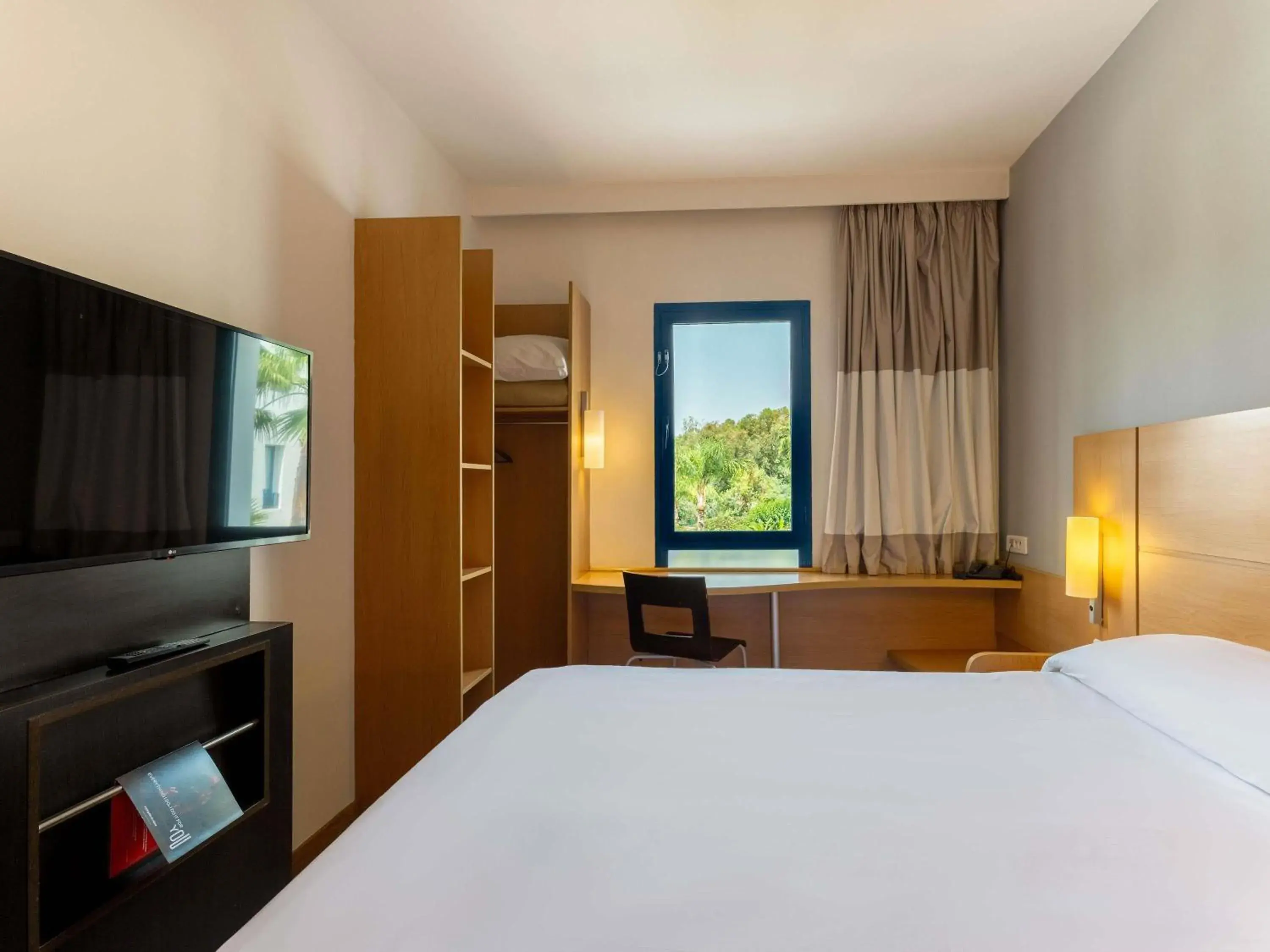 Bedroom, Bed in Ibis Fes Bedroom, Bed in Ibis Fes