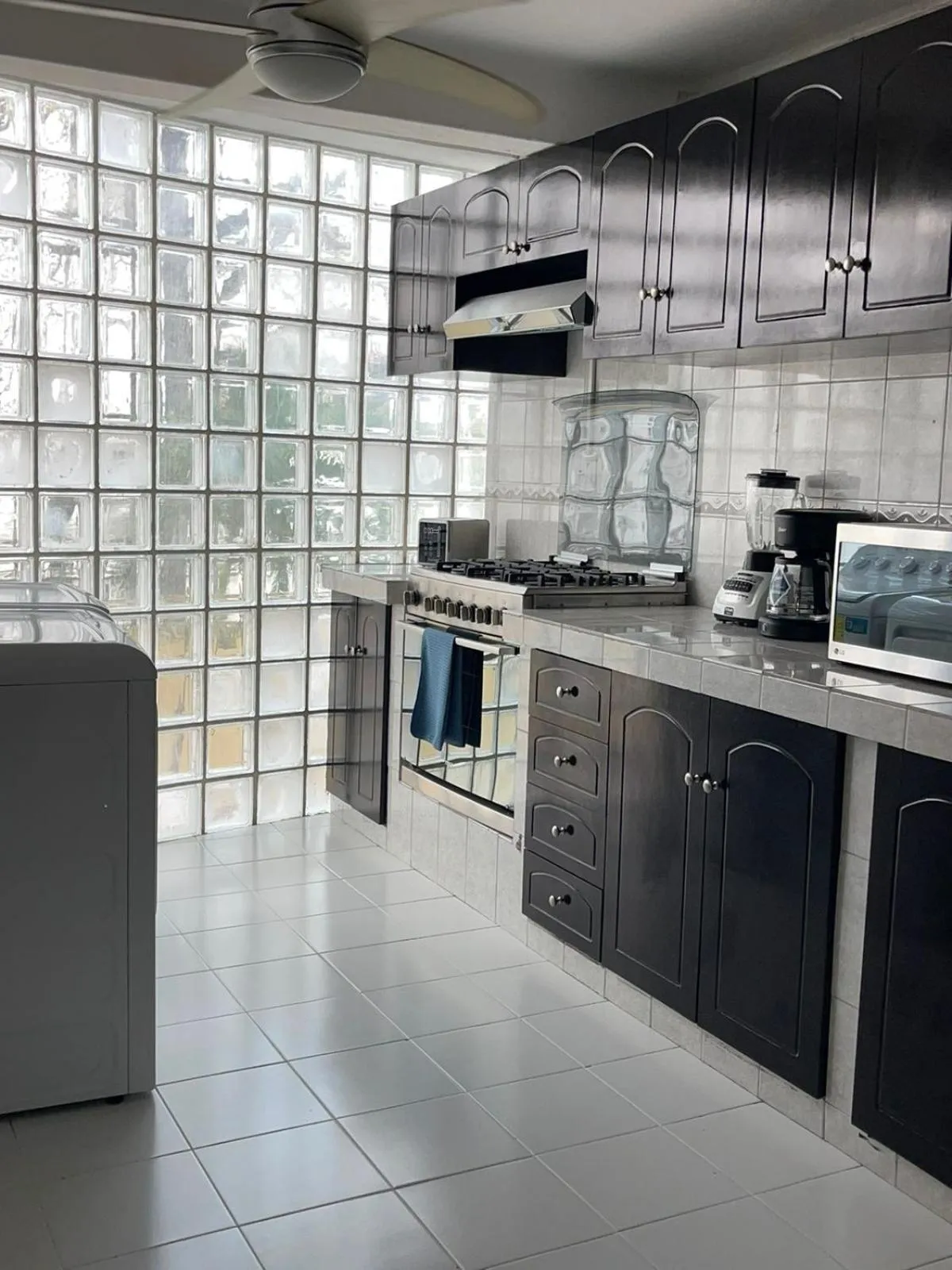 Deco 3 Downtown 3 bed Apartment