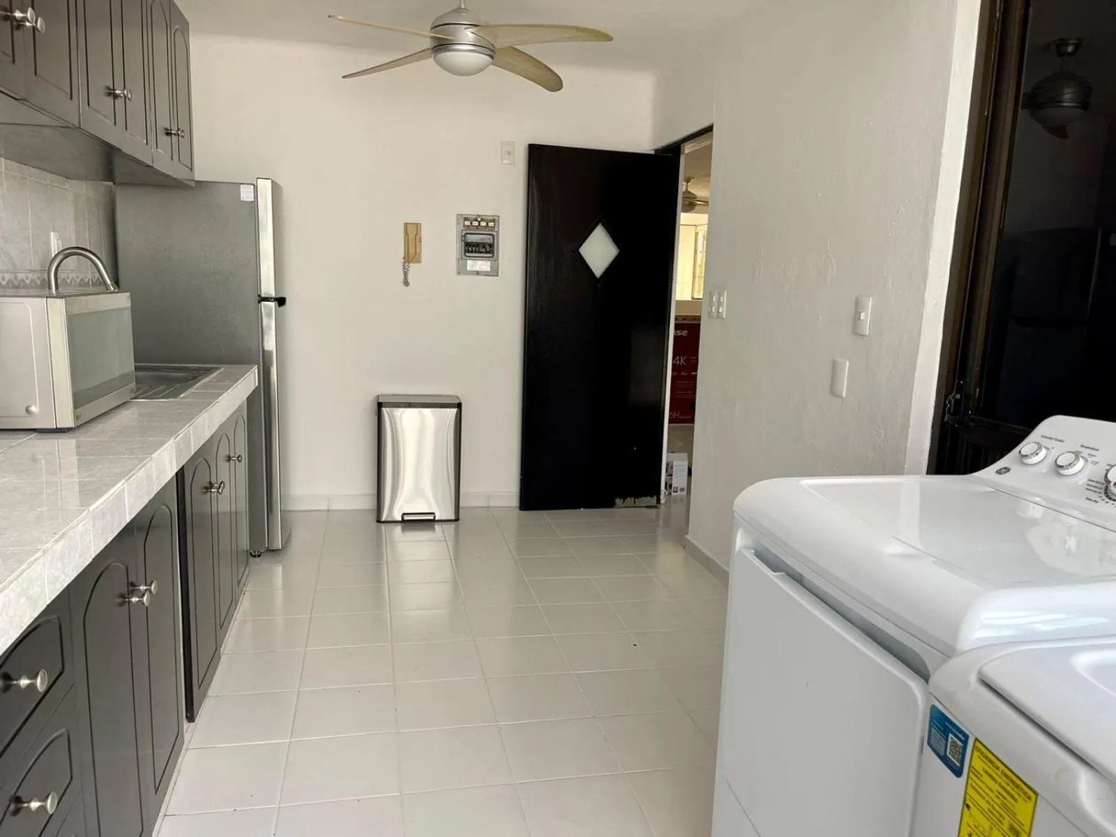 Deco 3 Downtown 3 bed Apartment