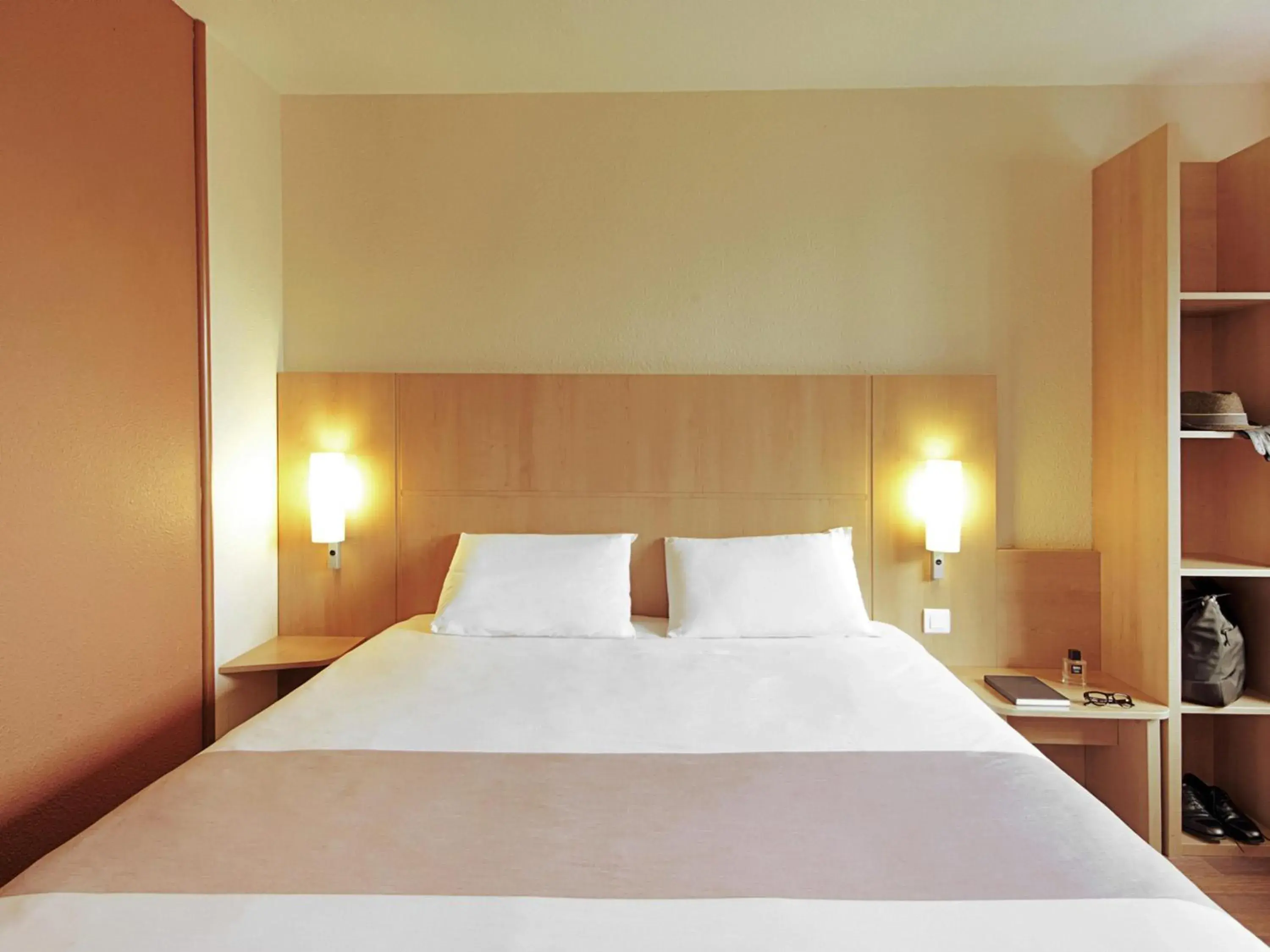 Bedroom, Bed in Ibis Marrakech Centre Gare Bedroom, Bed in Ibis Marrakech Centre Gare