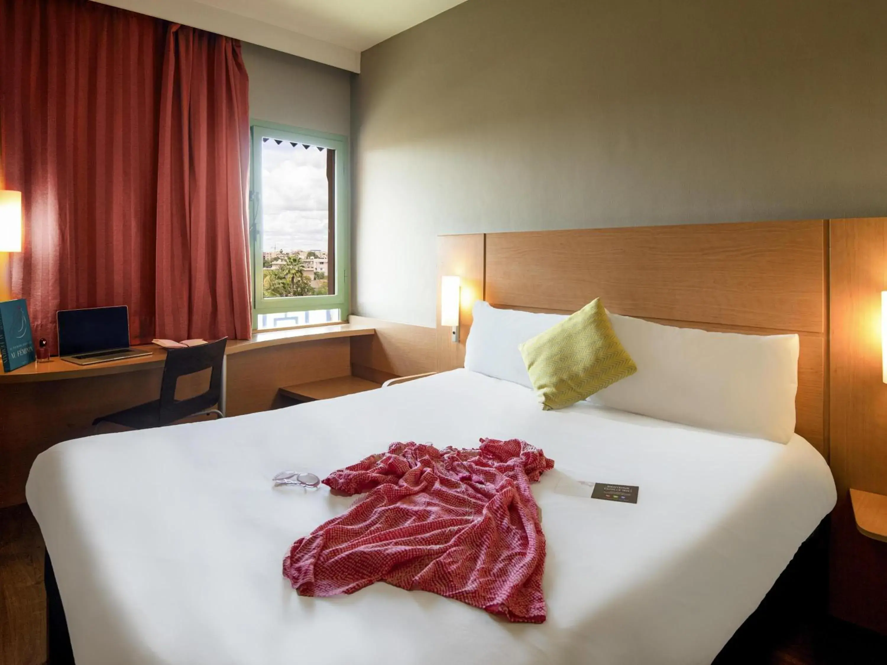 Bedroom, Bed in Ibis Marrakech Centre Gare Bedroom, Bed in Ibis Marrakech Centre Gare