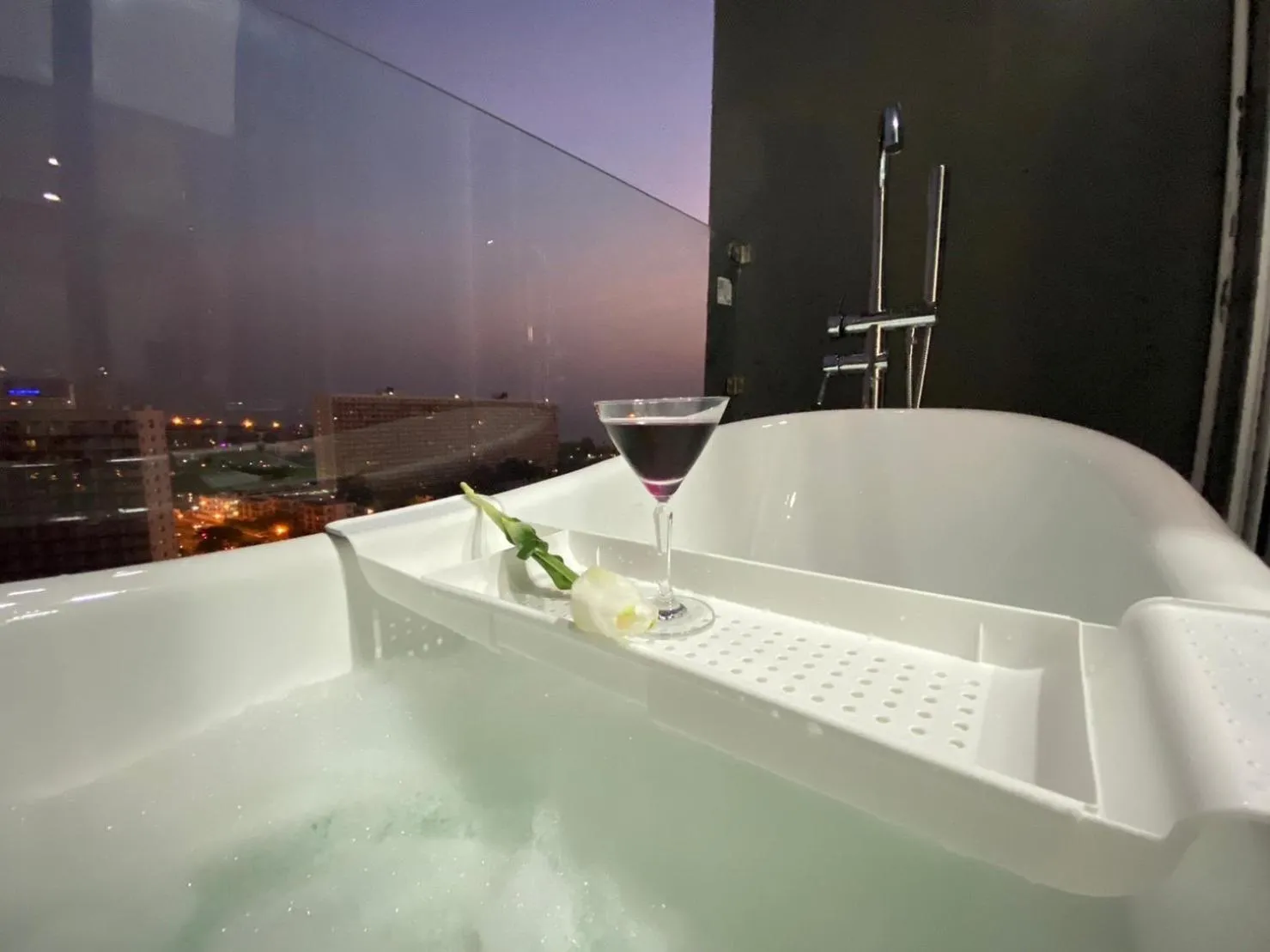 Hot Tub in SEA Ville Grand Pattaya