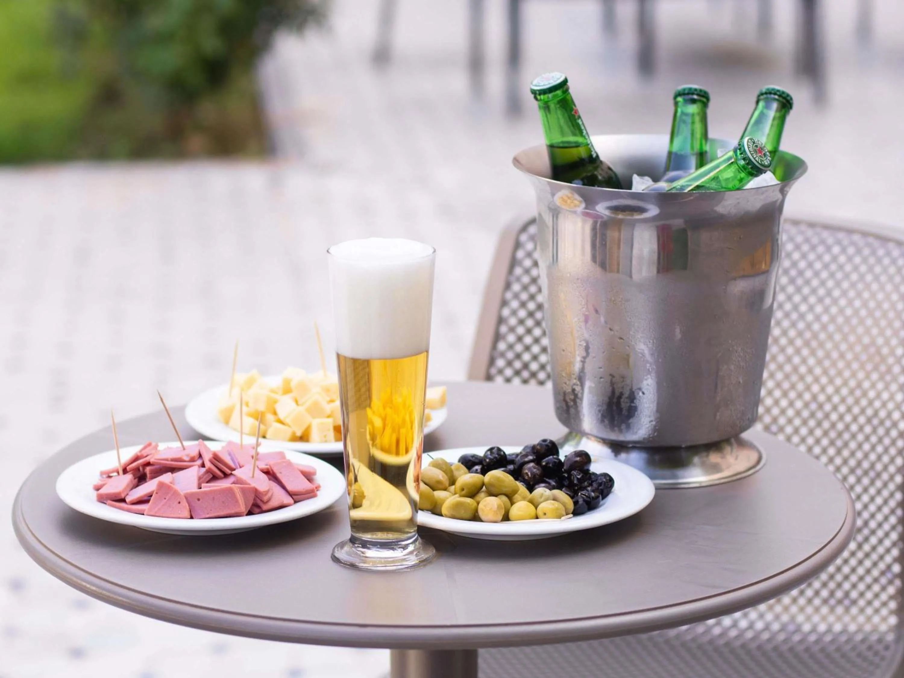 Lounge or bar in Ibis Oujda