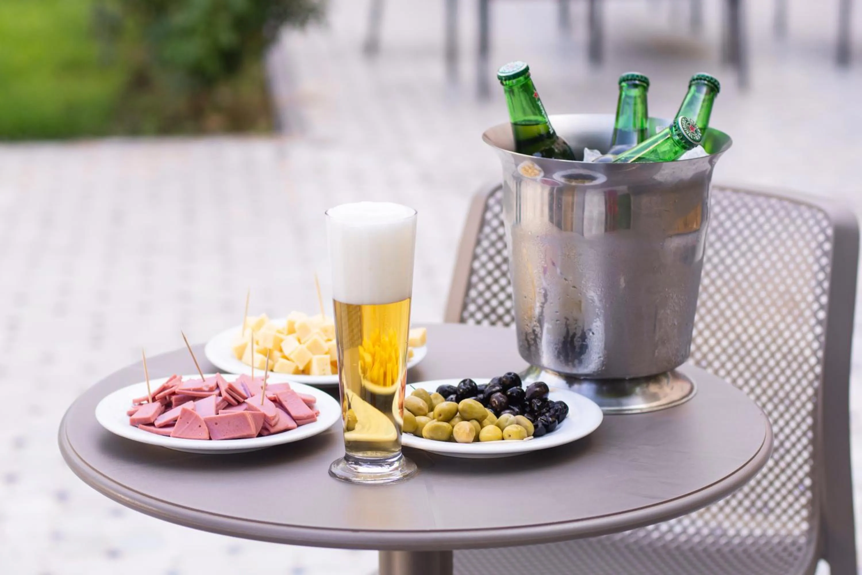 Lounge or bar in Ibis Oujda