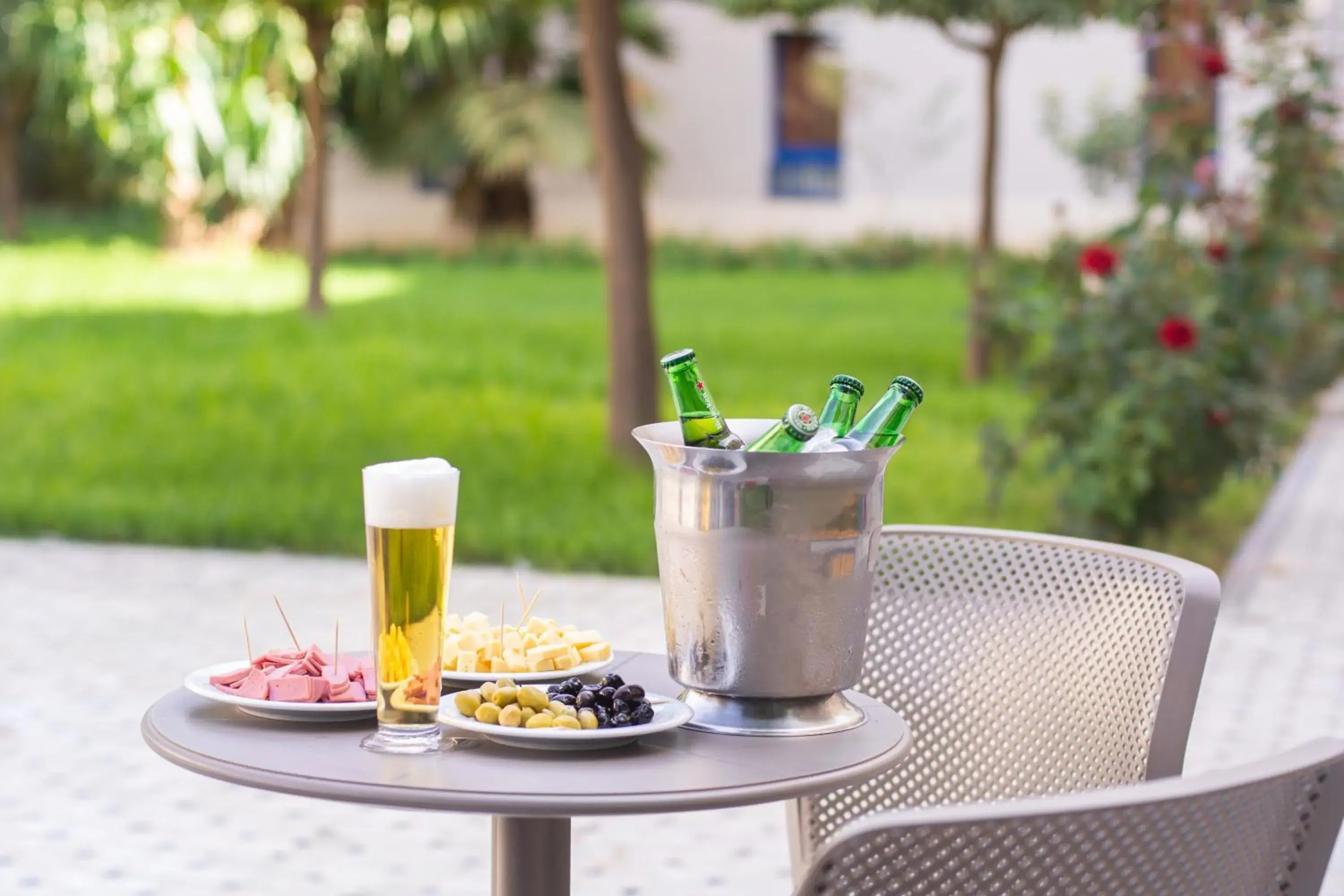 Lounge or bar in Ibis Oujda Lounge or bar in Ibis Oujda