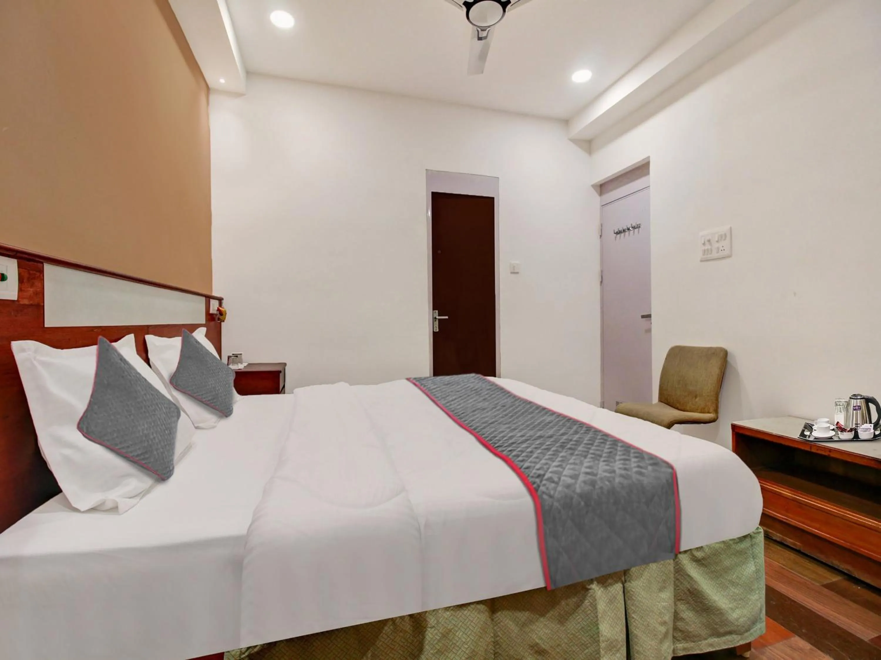 Bedroom, Bed in Palette - Hotel Saket Greens