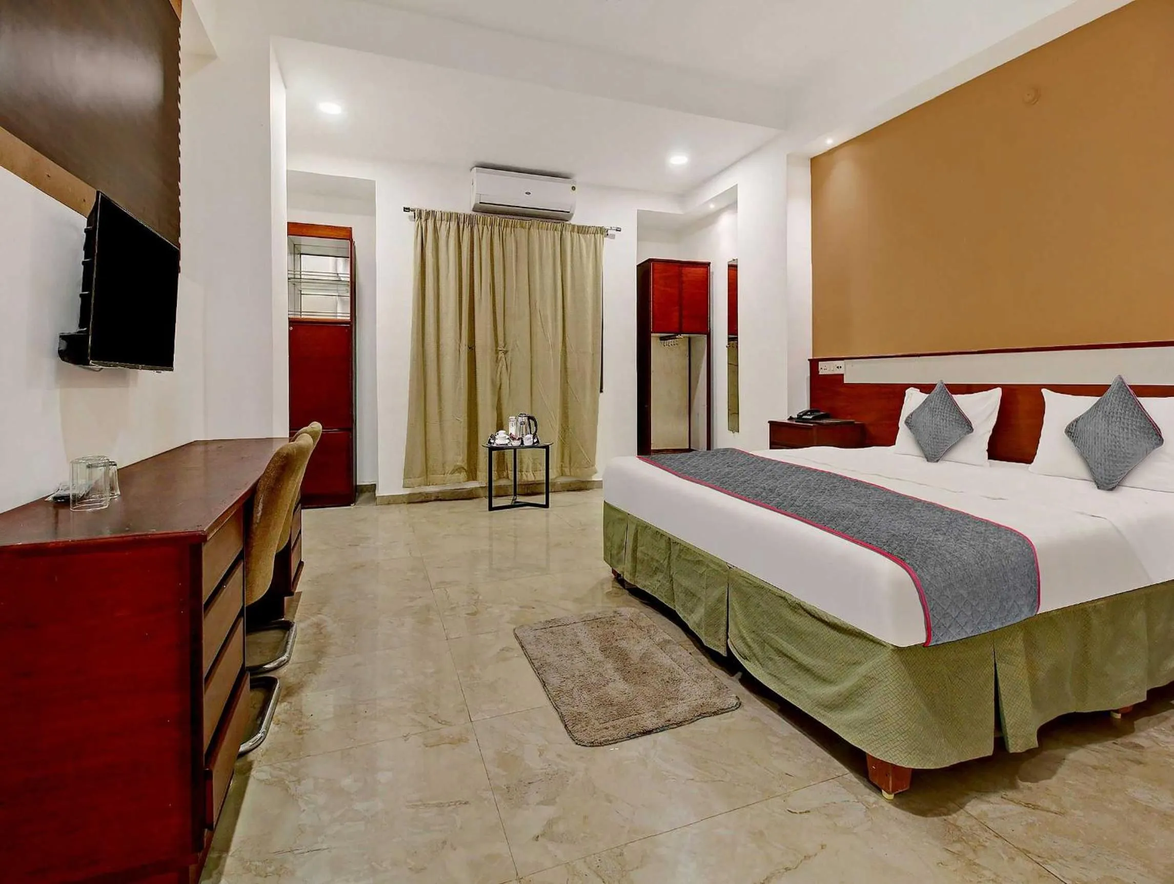 Bedroom, Bed in Palette - Hotel Saket Greens