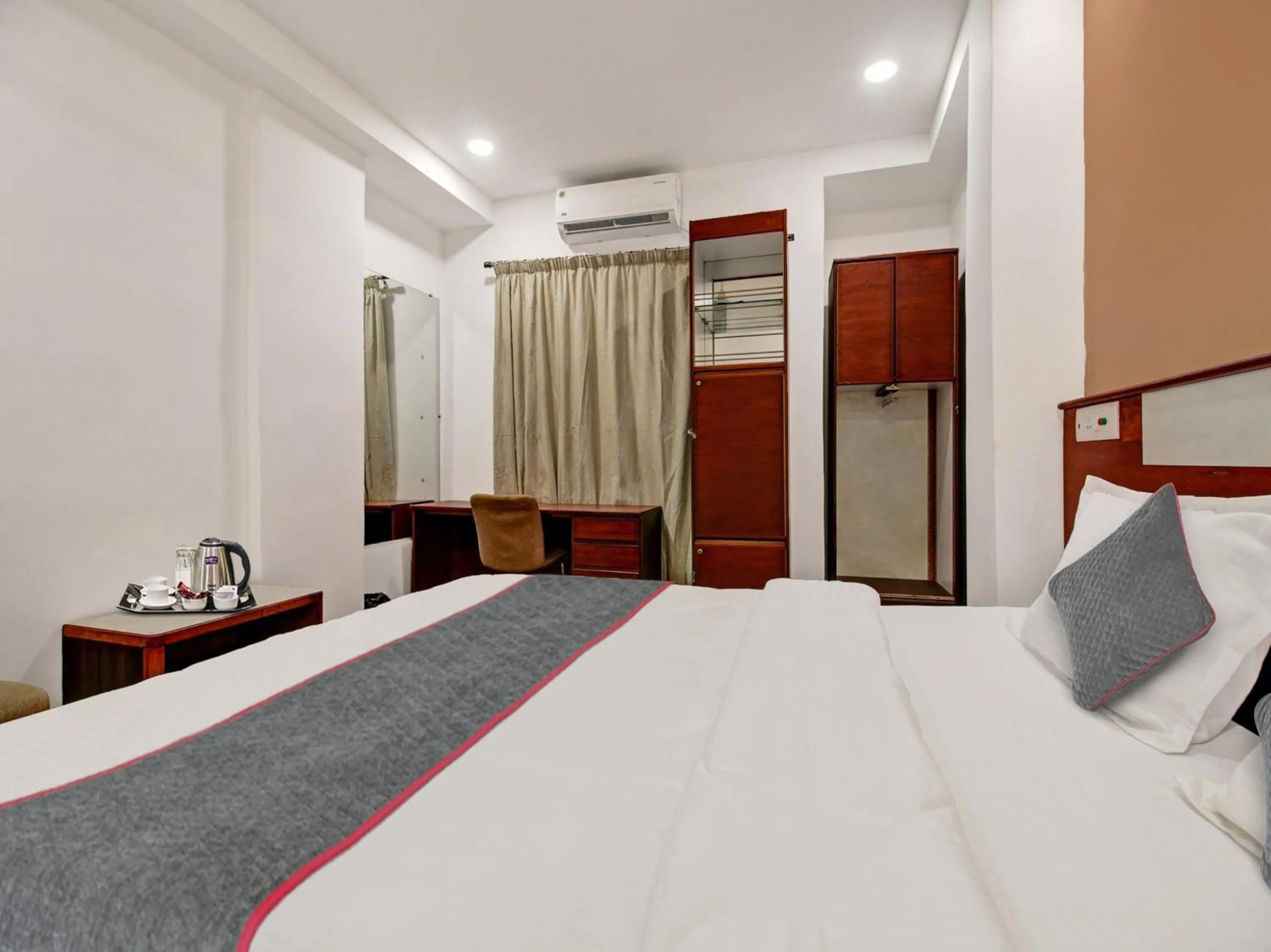 Bedroom, Bed in Palette - Hotel Saket Greens