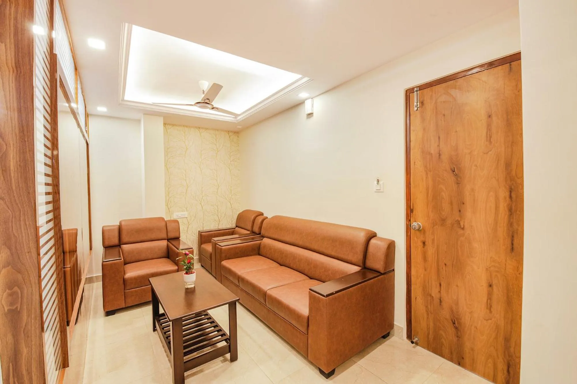 Seating area in Hotel SG5 Inn Suites