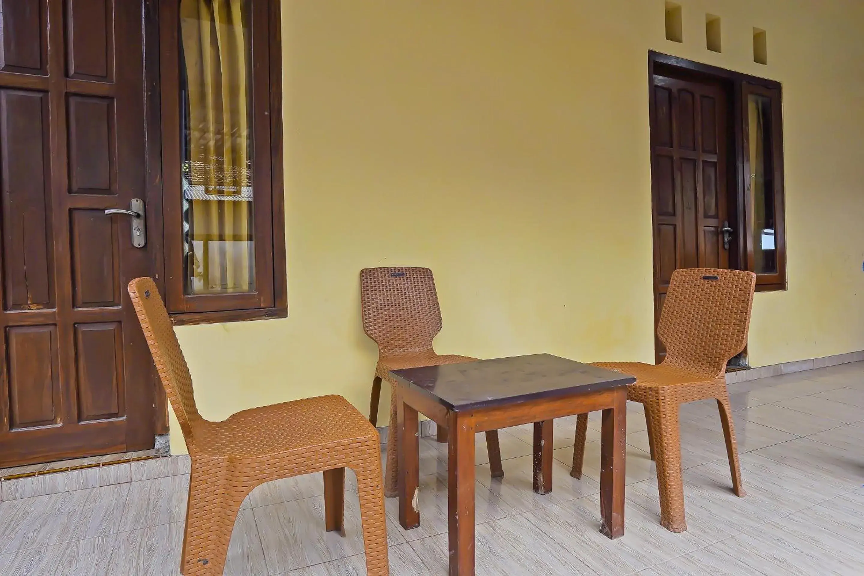 Lobby or reception in Hotel O Sobat Ijen Traveller Homestay Lobby or reception in Hotel O Sobat Ijen Traveller Homestay