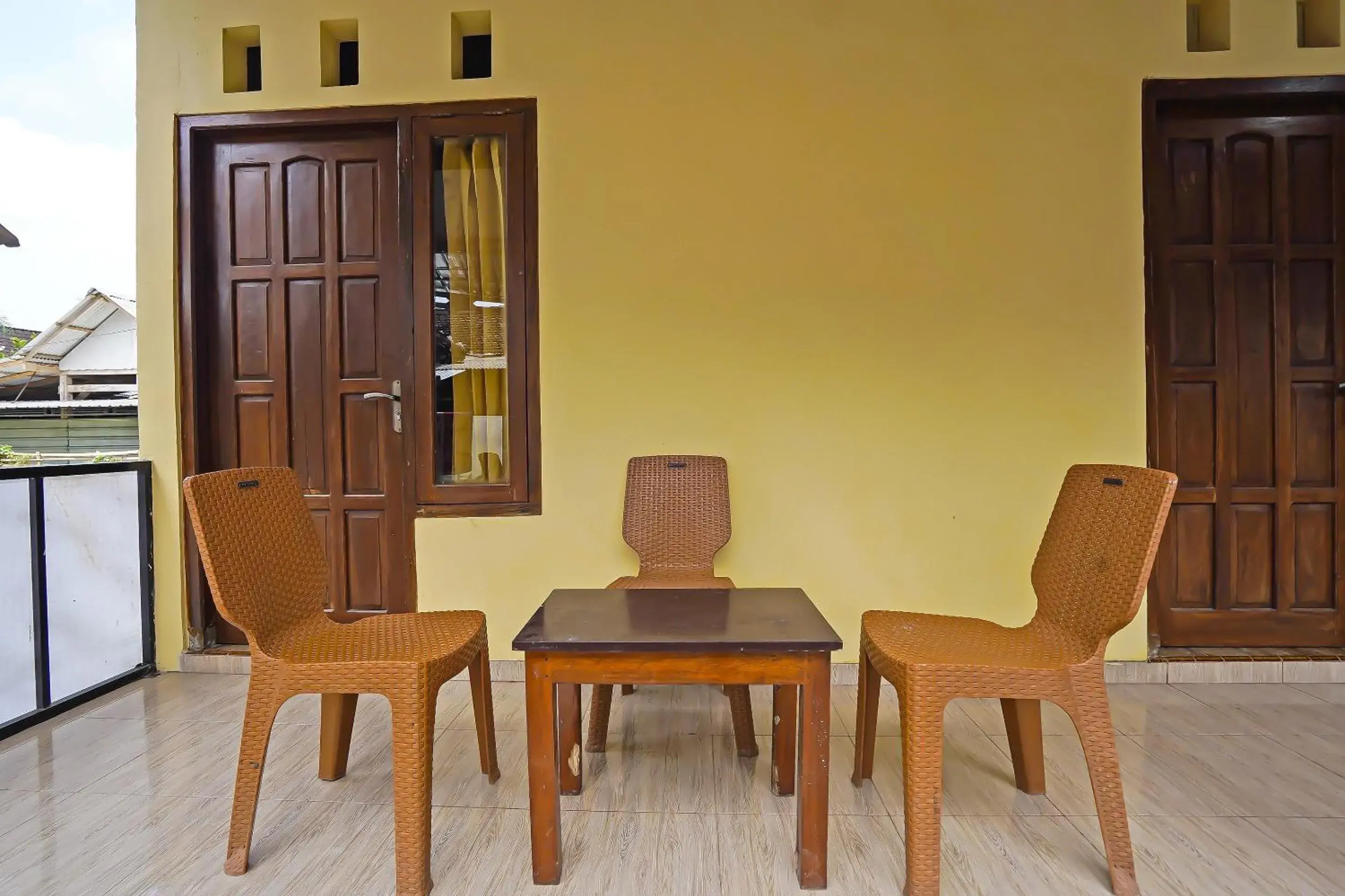 Lobby or reception in Hotel O Sobat Ijen Traveller Homestay Lobby or reception in Hotel O Sobat Ijen Traveller Homestay