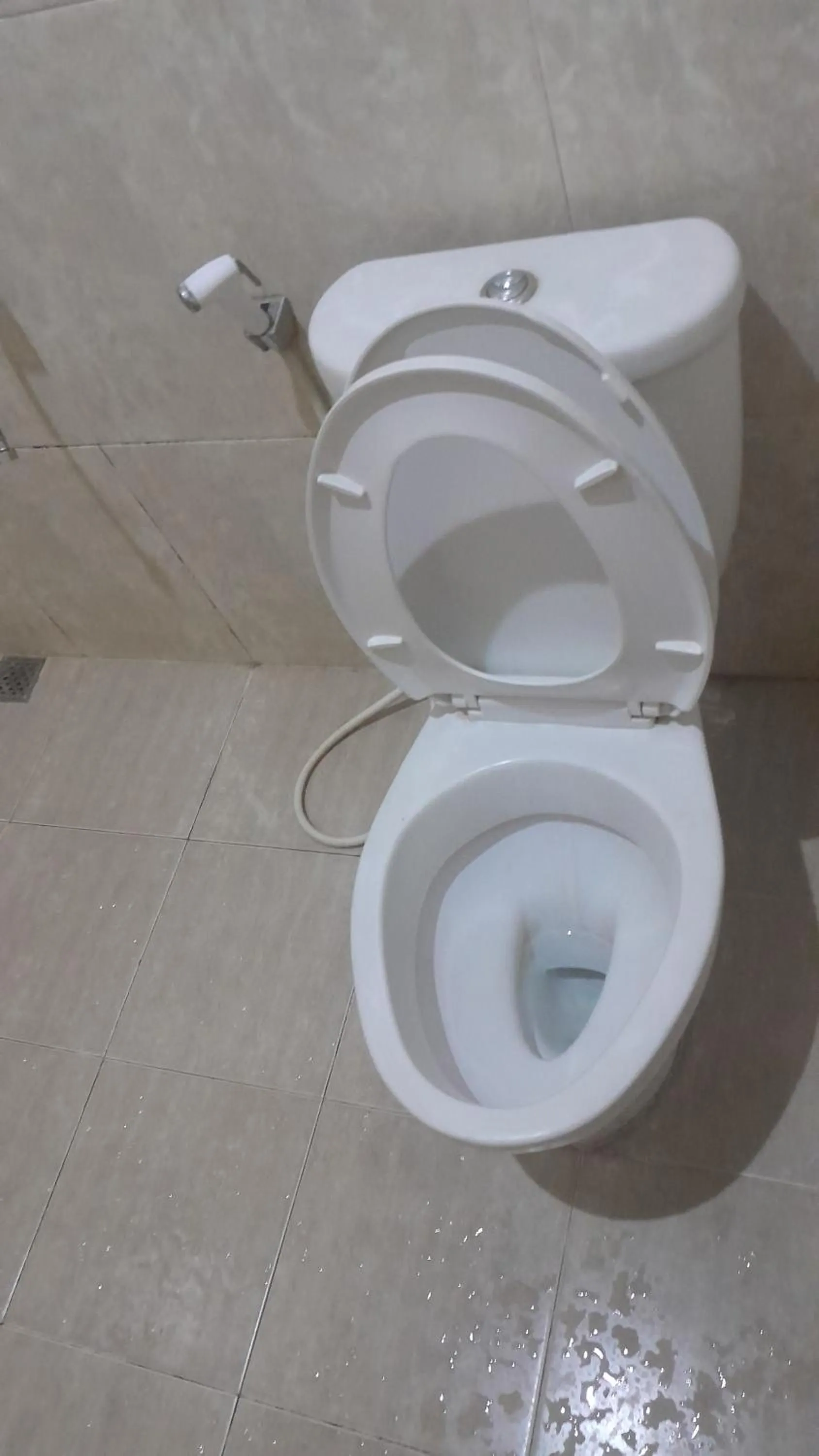 Bathroom in SPOT ON 92481 Modena Homestay Syariah Near SD Negeri