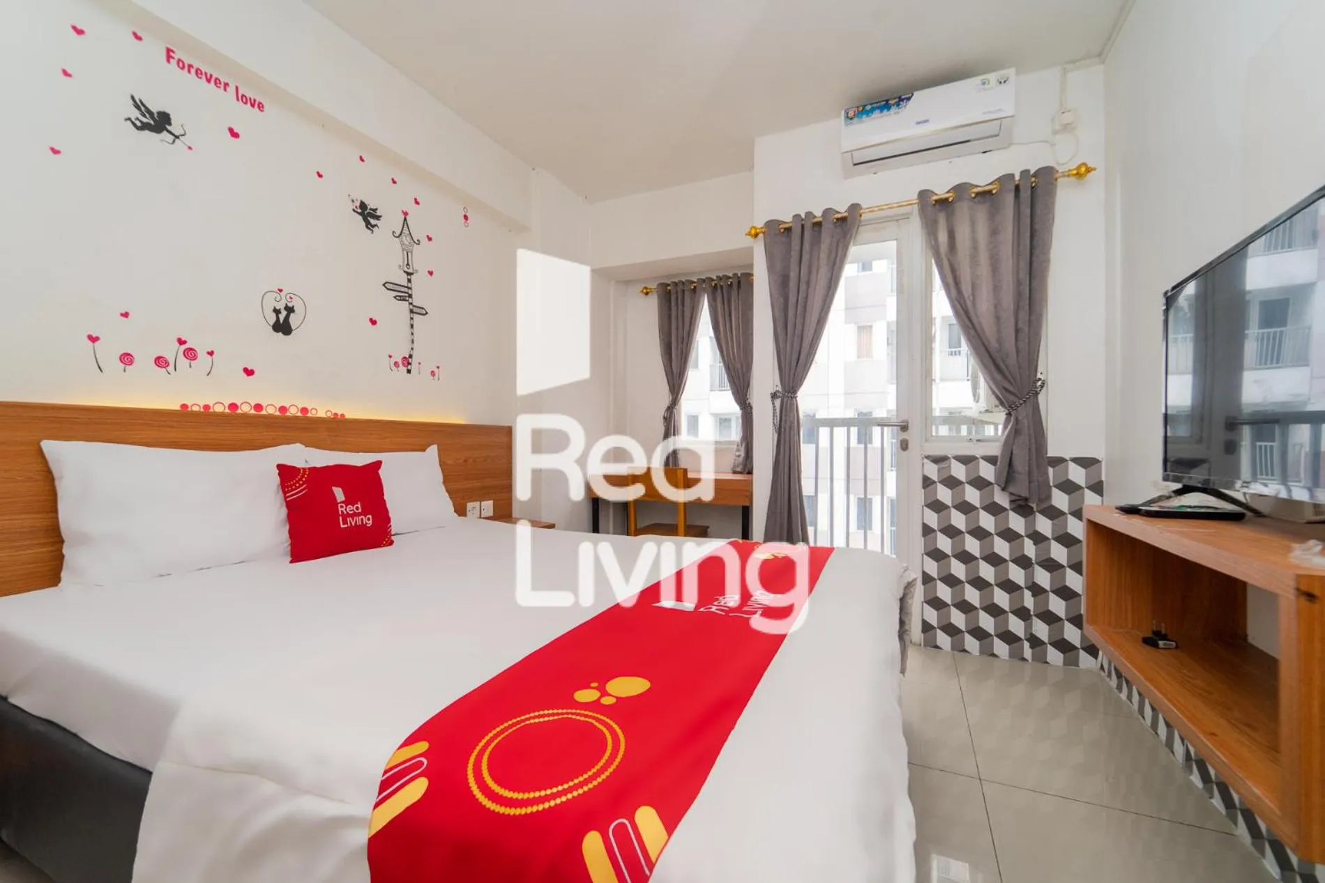 Bedroom, Bed in RedLiving Apartemen Grand Sentraland - Bangde Rooms