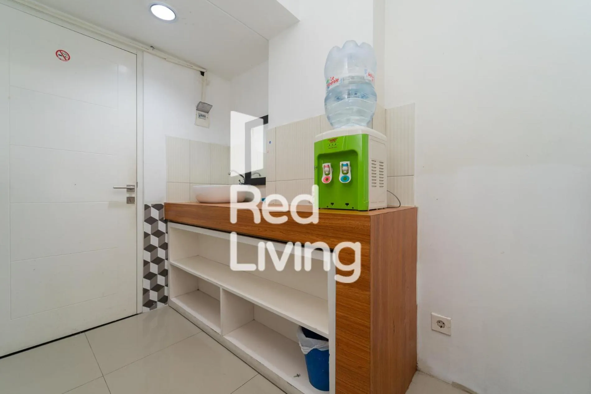 Kitchen or kitchenette in RedLiving Apartemen Grand Sentraland - Bangde Rooms
