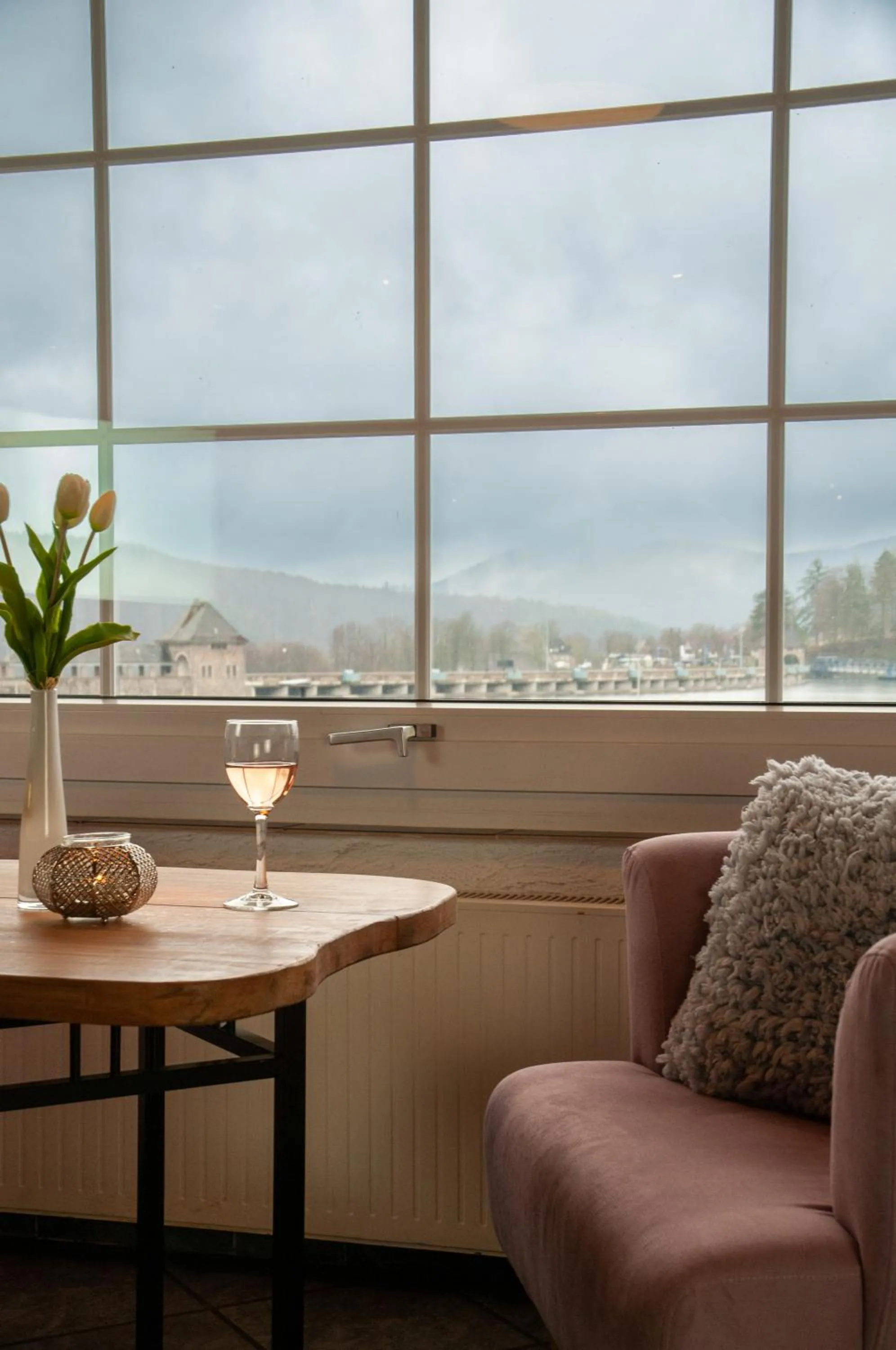 Seating area in Terrassenhotel Edertal