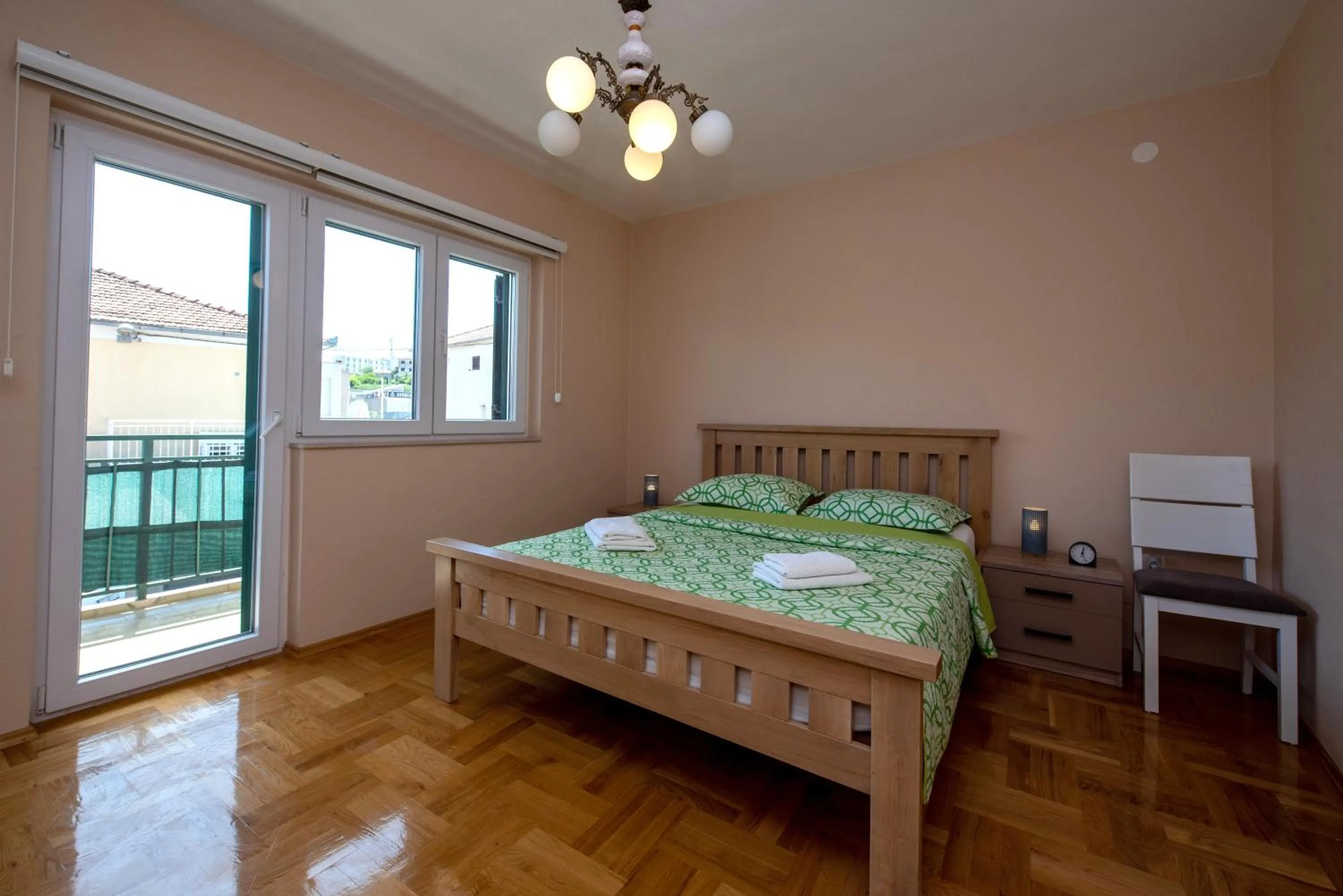 Bedroom, Bed in Apartment Traveler