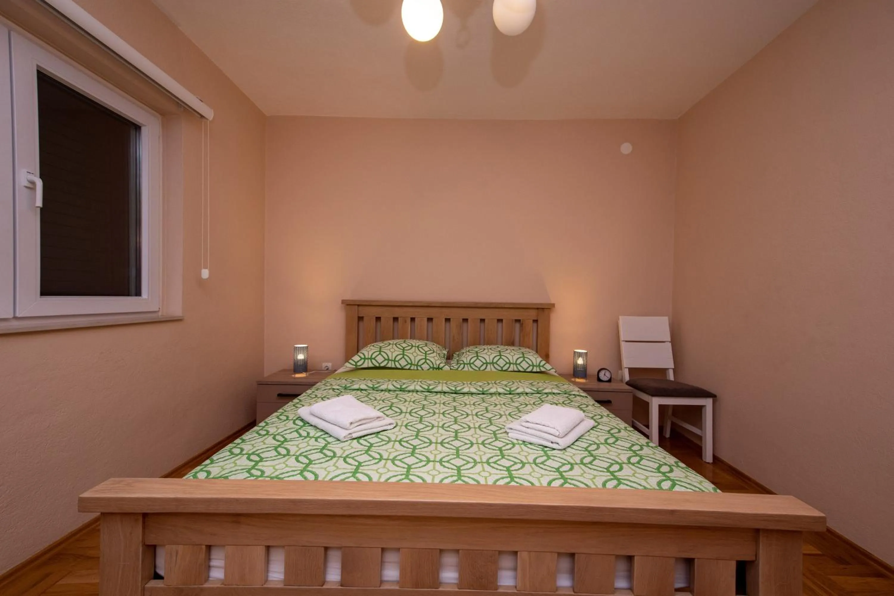 Bedroom, Bed in Apartment Traveler