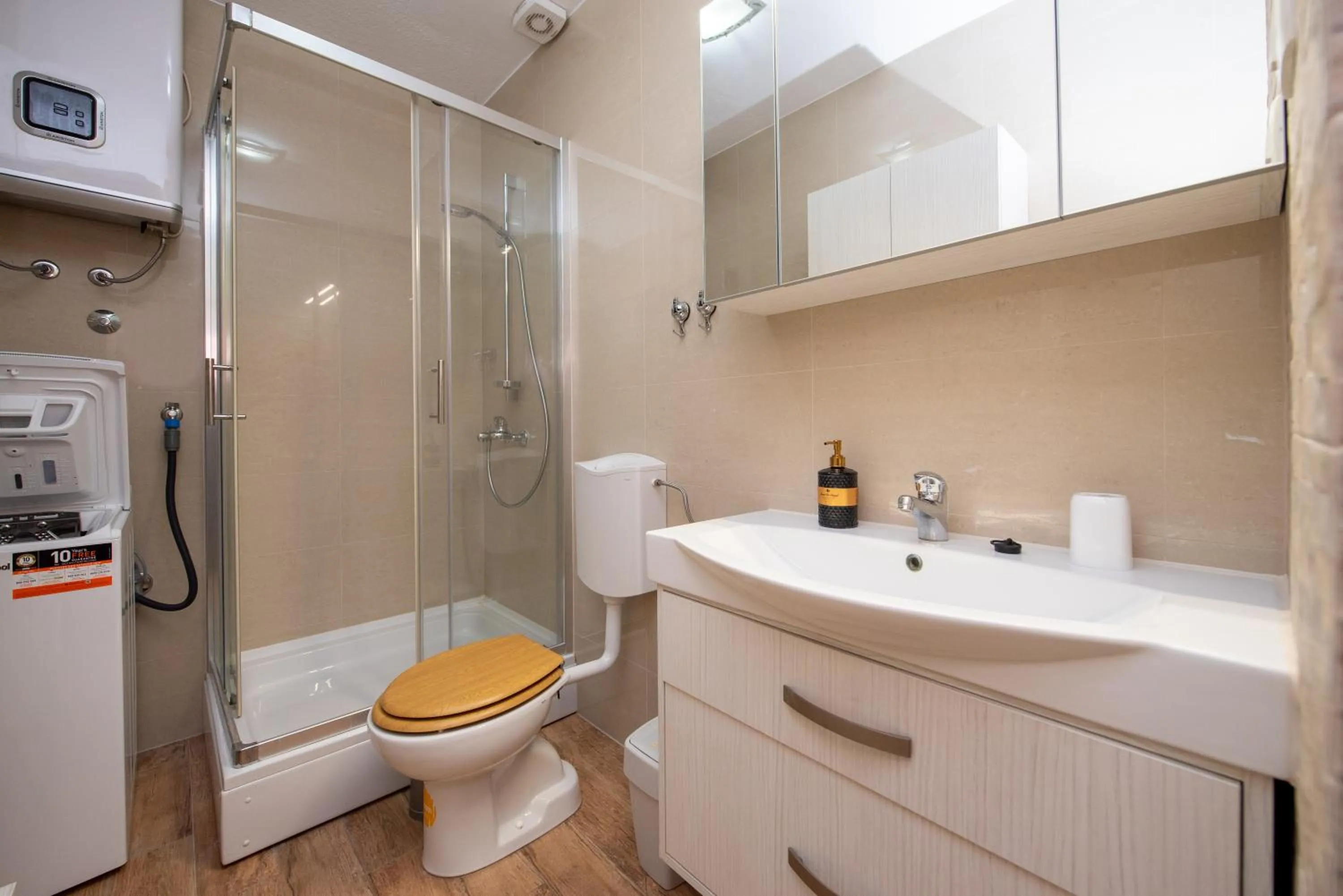 Shower in Apartment Traveler