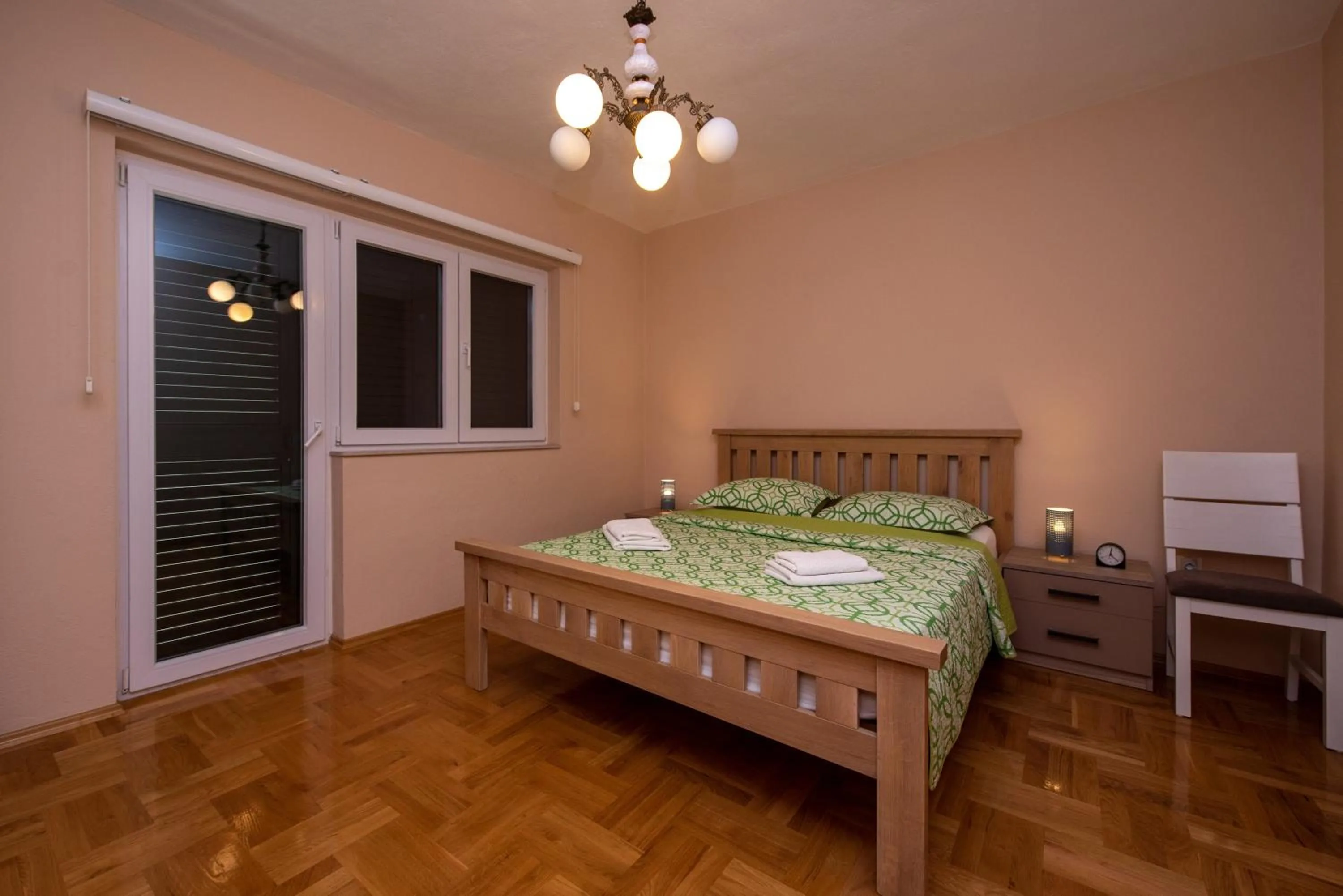 Bedroom, Bed in Apartment Traveler