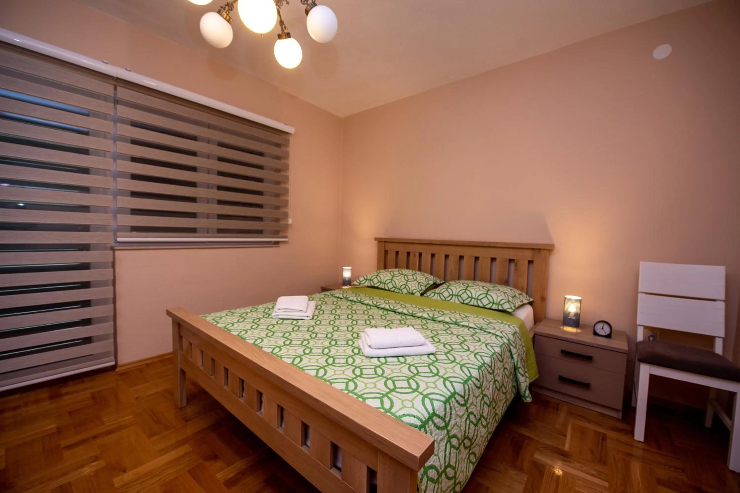 Bedroom, Bed in Apartment Traveler