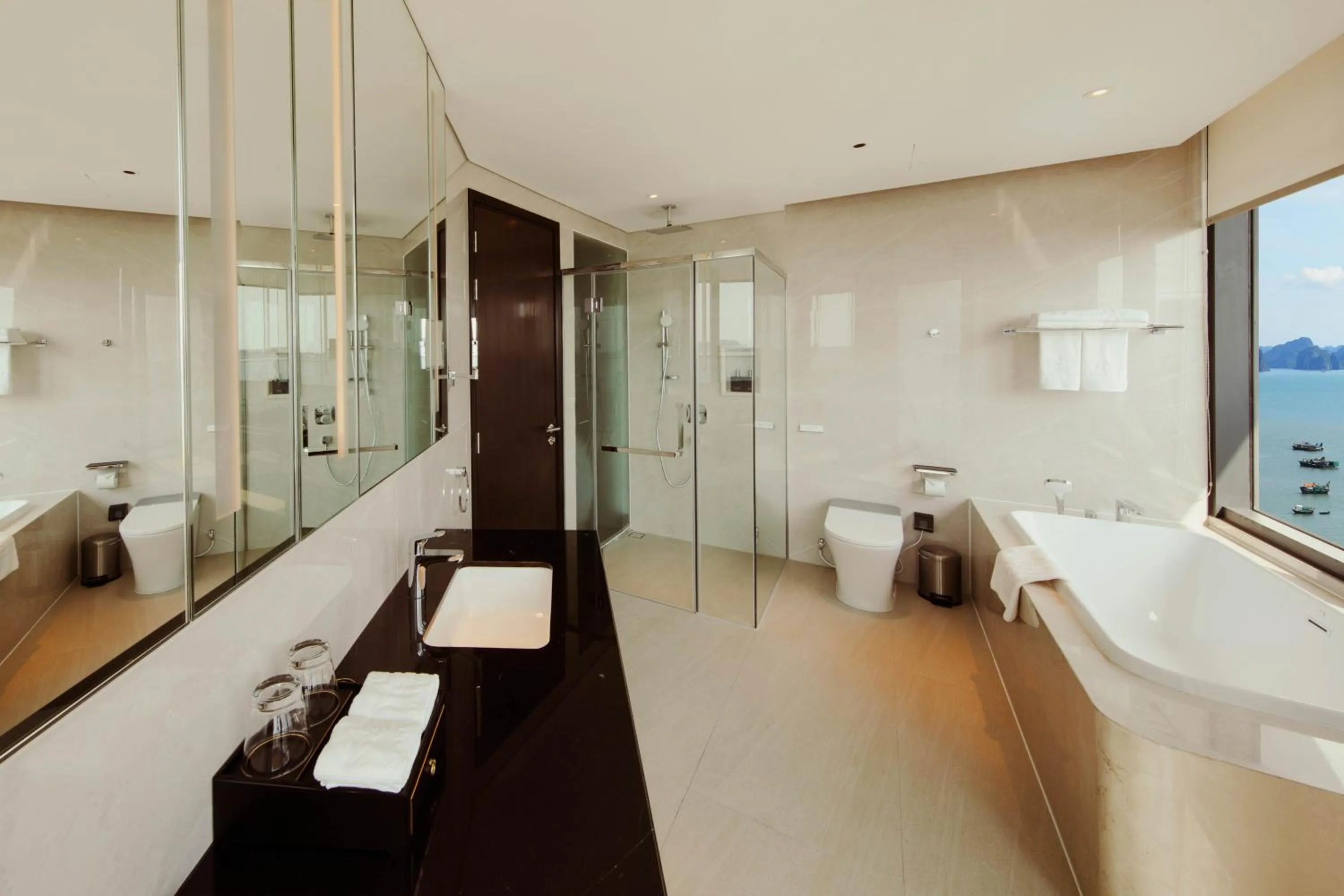 Toilet in Sea Stars Hotel Ha Long