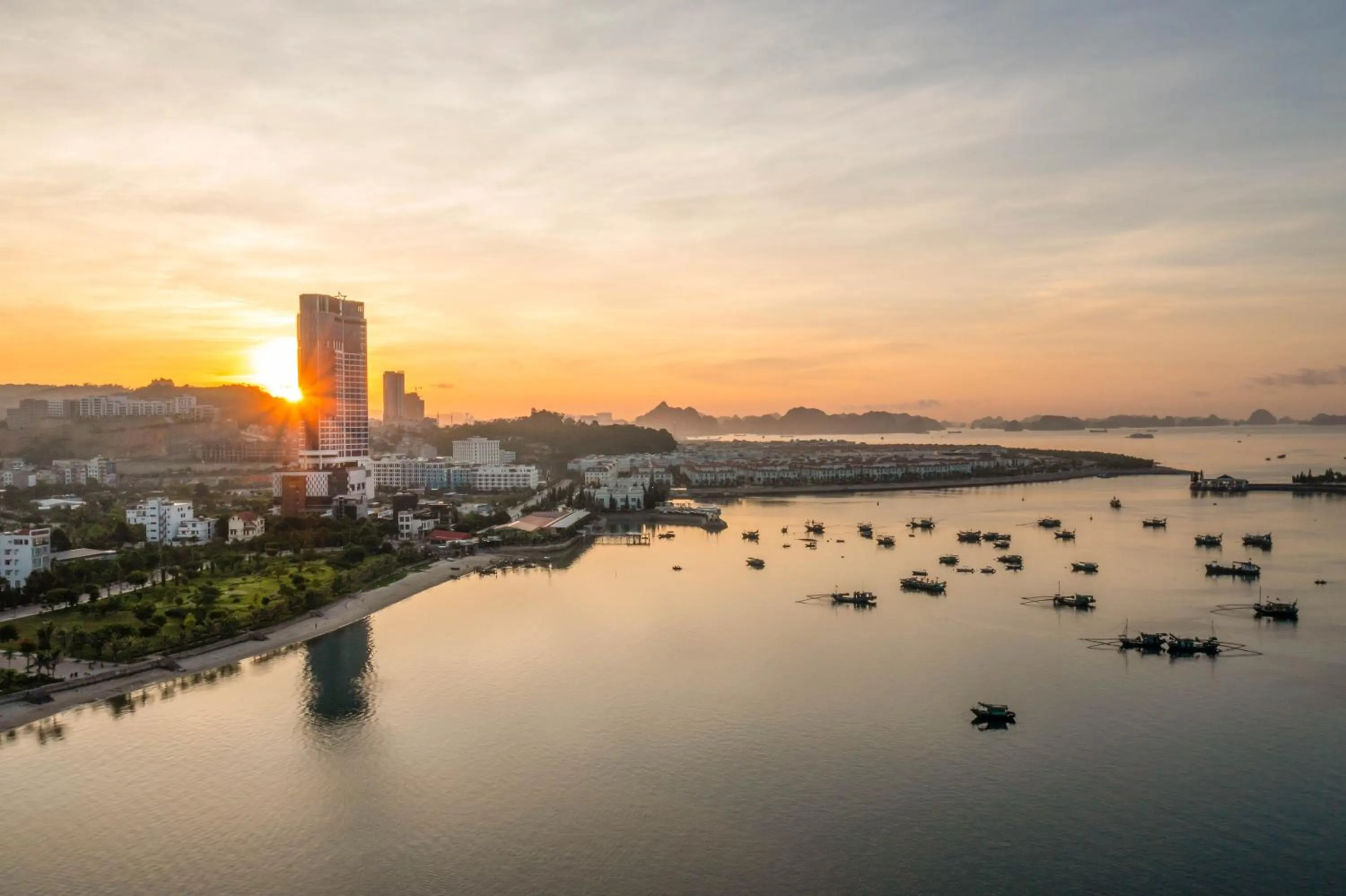 Property building in Sea Stars Hotel Ha Long