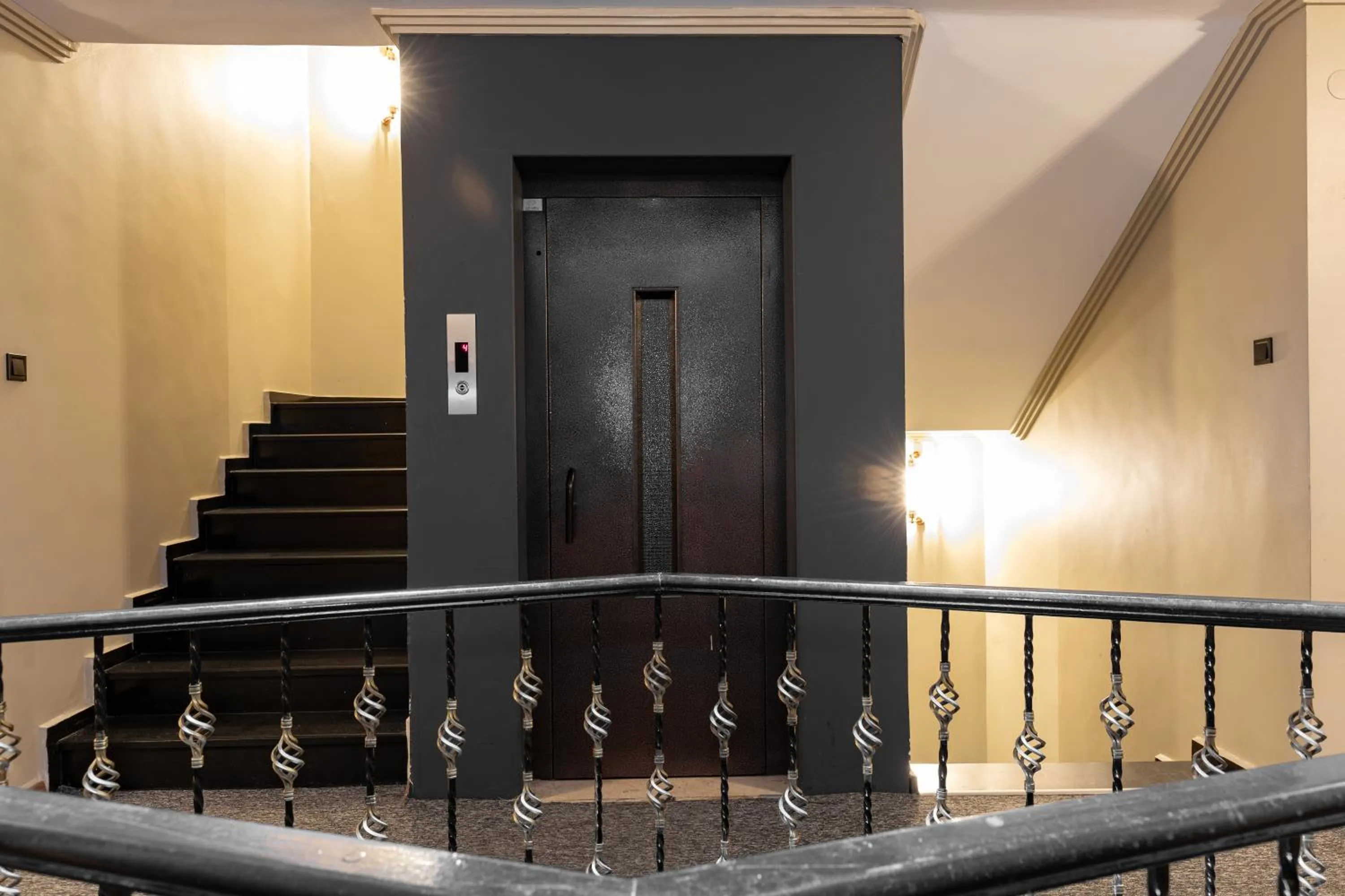 elevator in BURSA GRAND LOYAL CiTY HOTEL