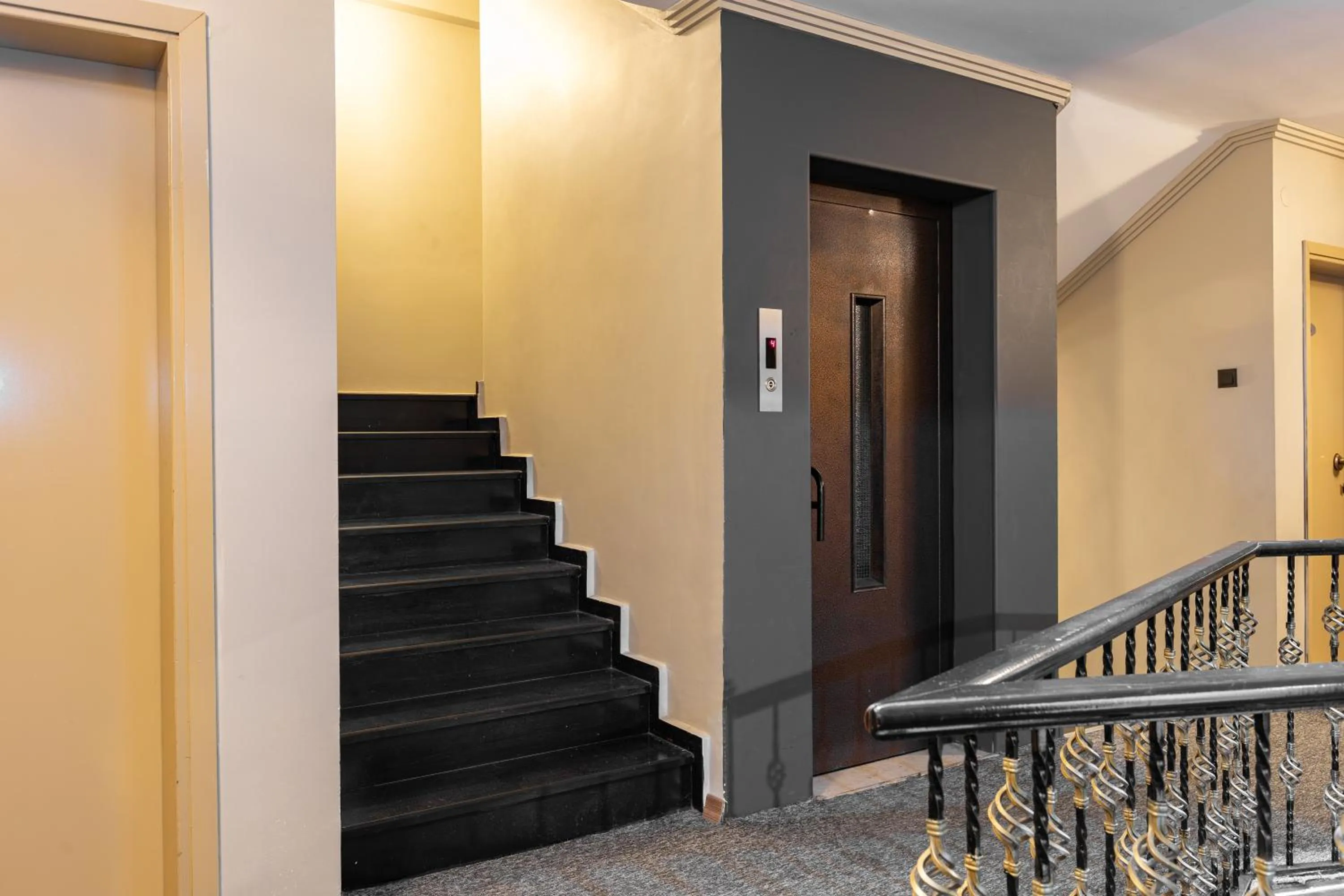 elevator in BURSA GRAND LOYAL CiTY HOTEL