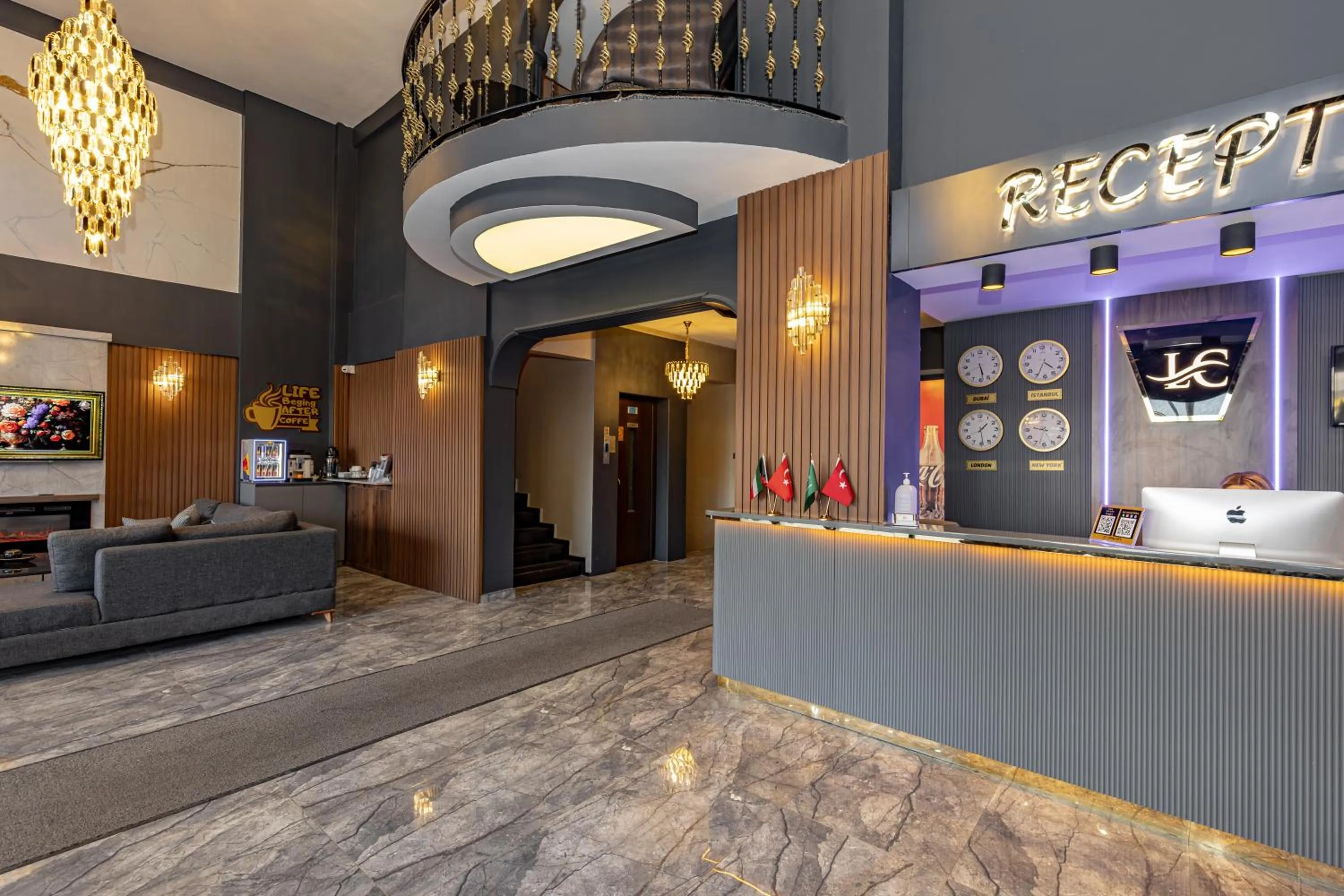 Lobby or reception in BURSA GRAND LOYAL CiTY HOTEL