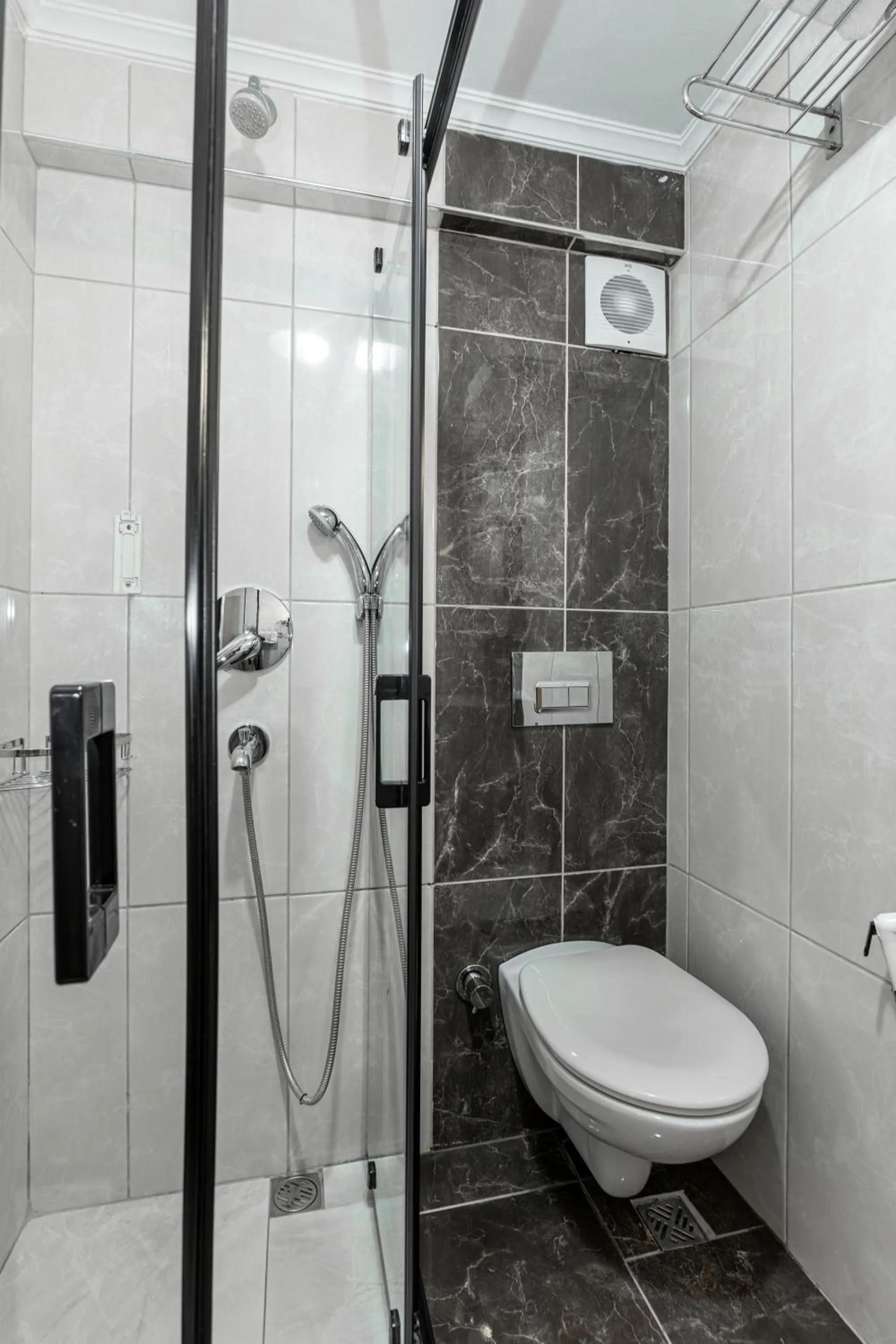 Bathroom in BURSA GRAND LOYAL CiTY HOTEL