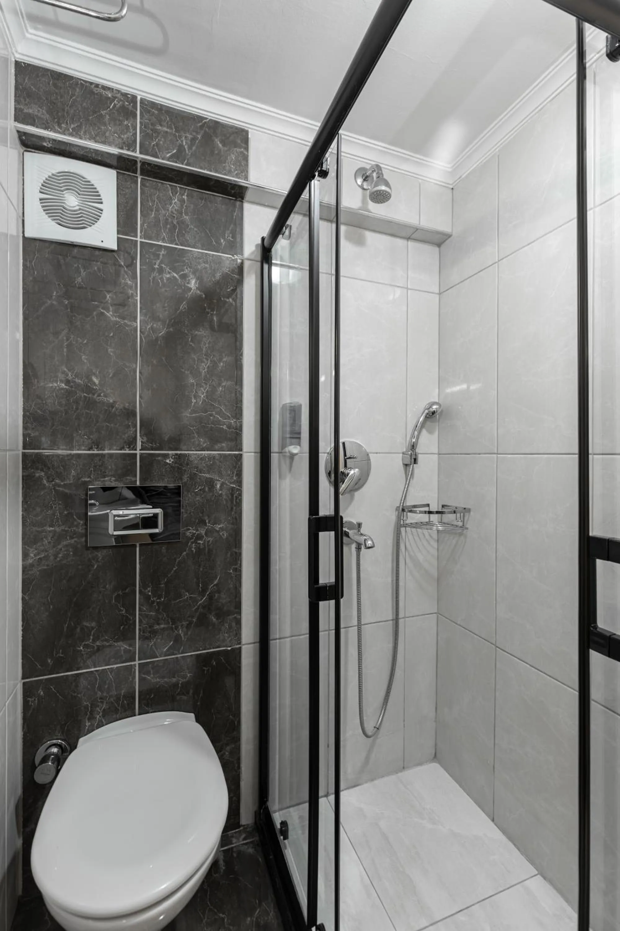 Bathroom in BURSA GRAND LOYAL CiTY HOTEL