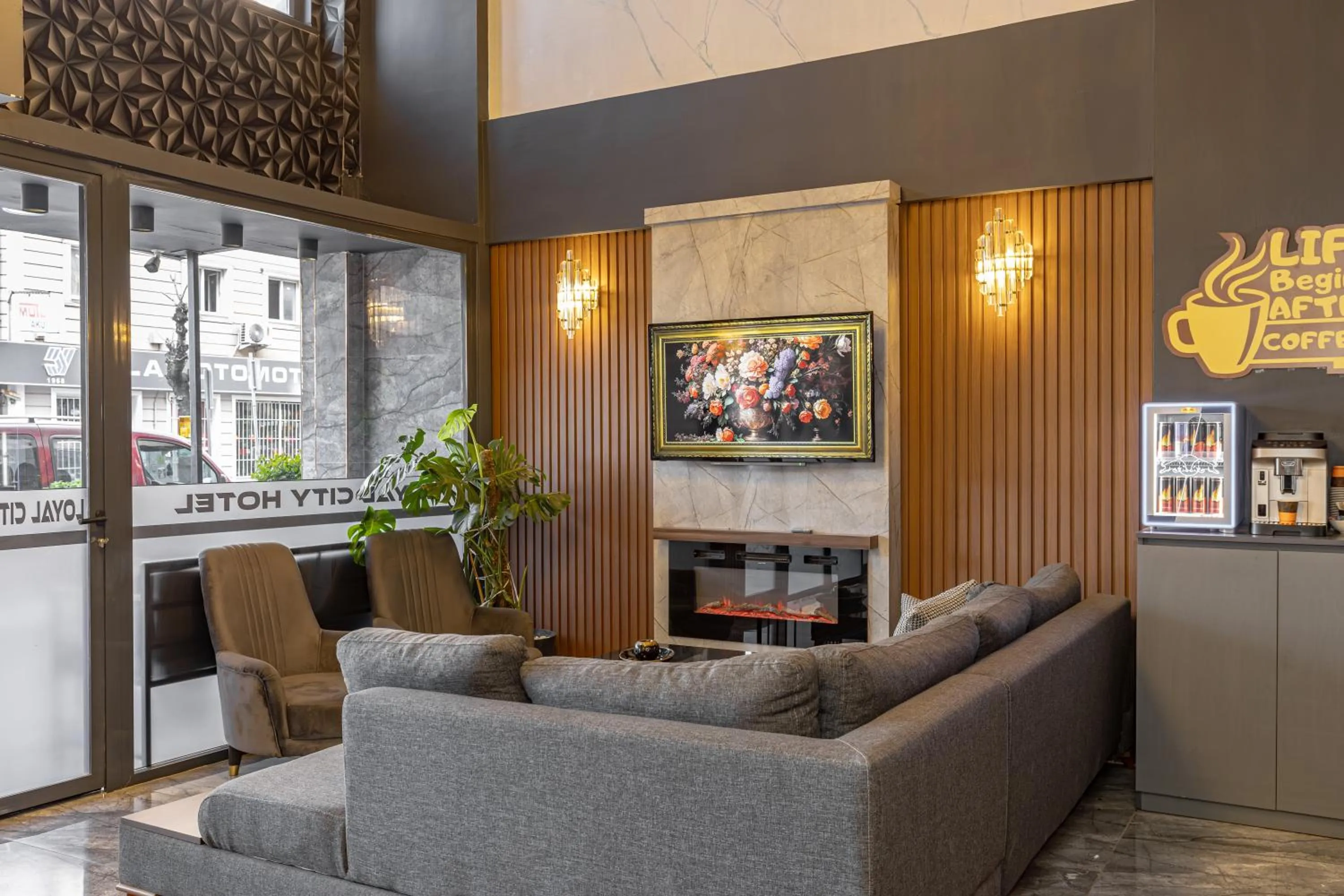 Lobby or reception in BURSA GRAND LOYAL CiTY HOTEL