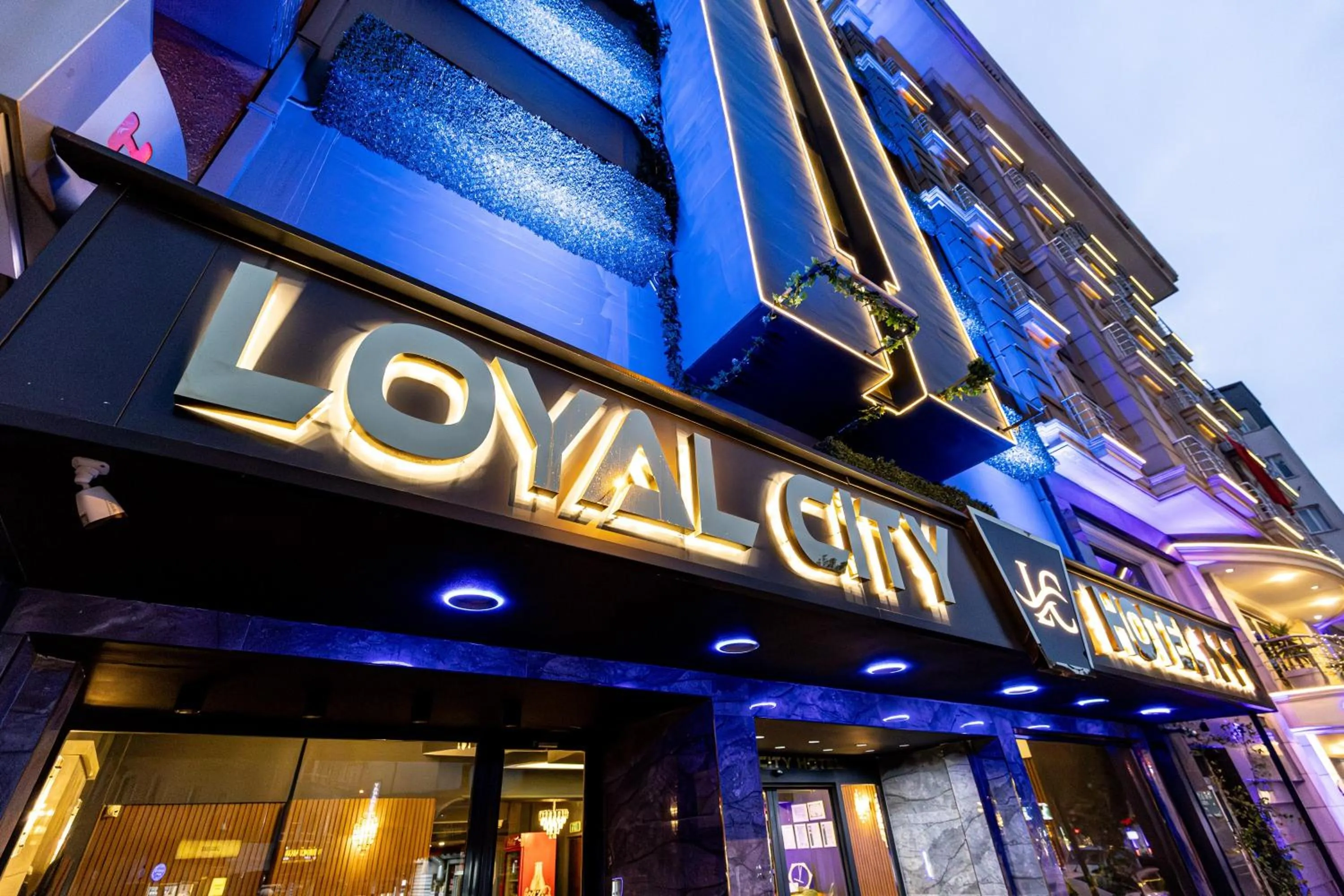 Property building in BURSA GRAND LOYAL CiTY HOTEL