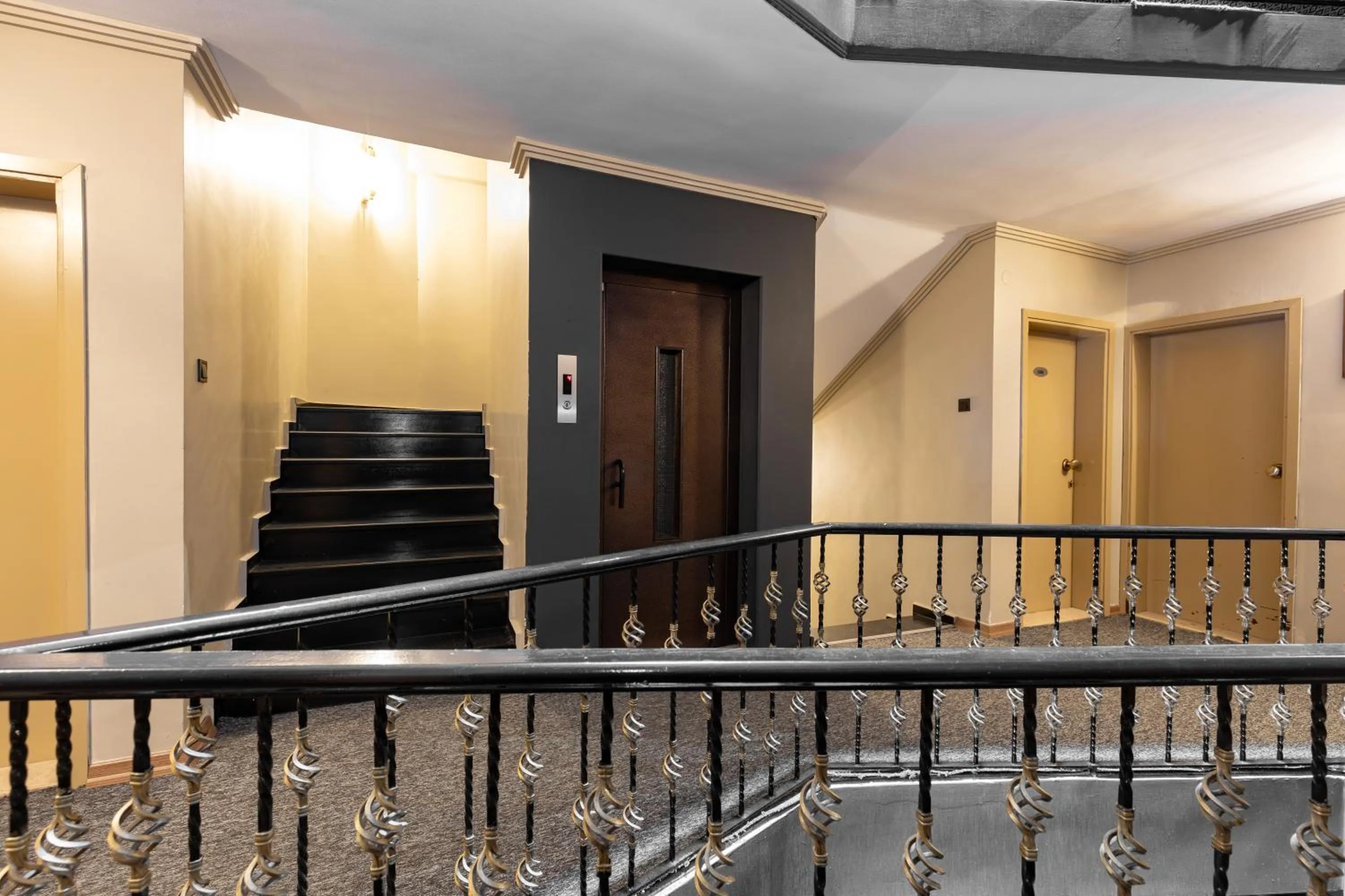 elevator in BURSA GRAND LOYAL CiTY HOTEL