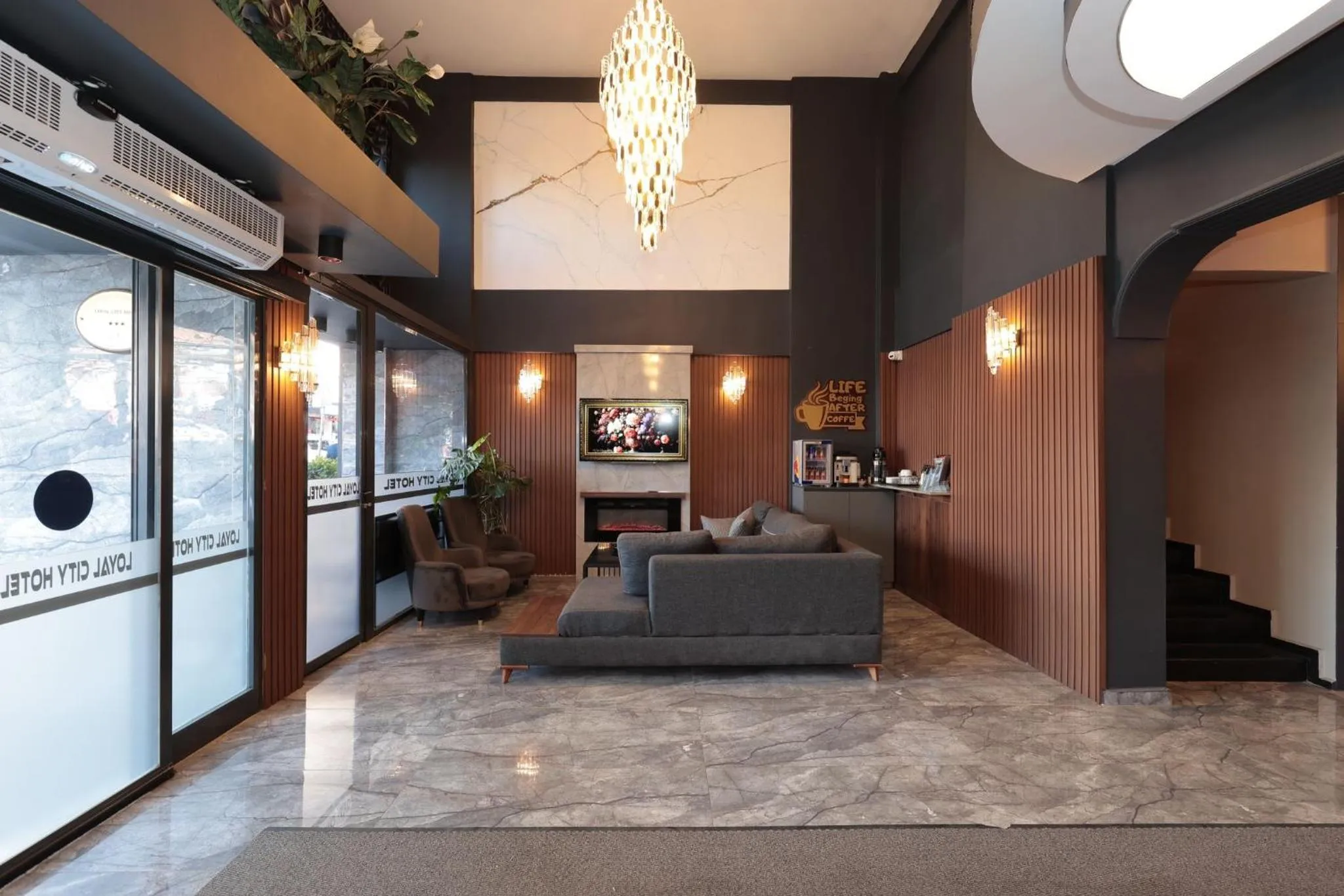 Lobby or reception in BURSA GRAND LOYAL CiTY HOTEL