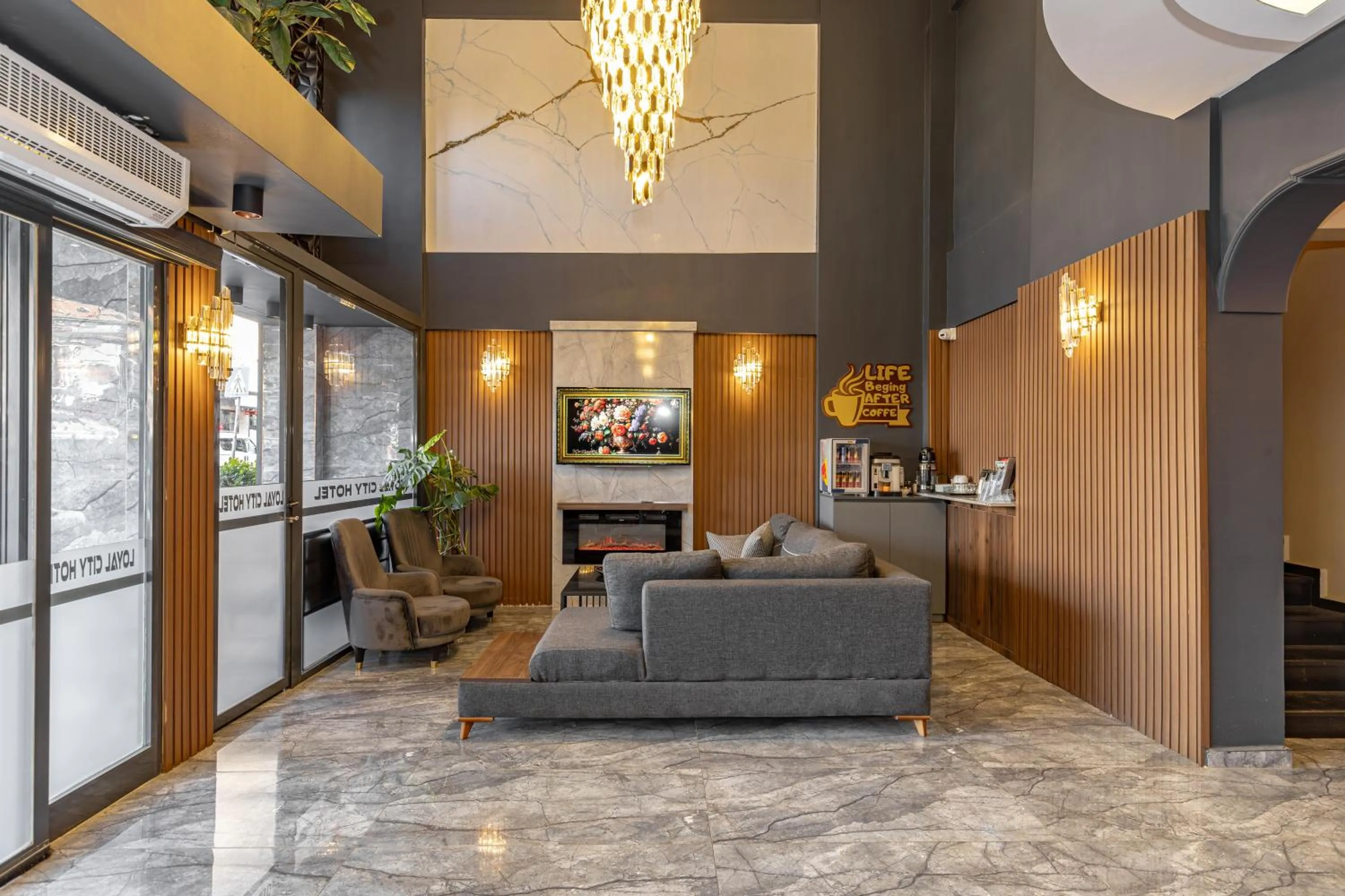 Lobby or reception in BURSA GRAND LOYAL CiTY HOTEL