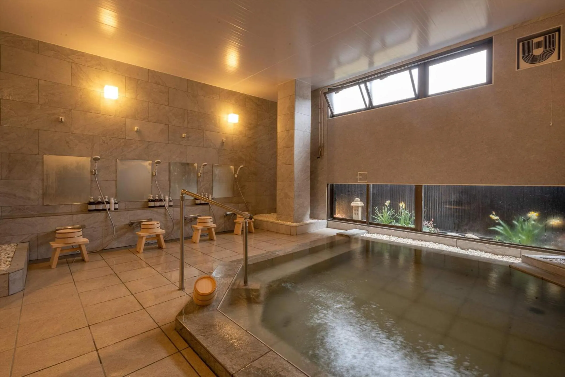 Hot Spring Bath in Yumura Onsen MIDORIYA