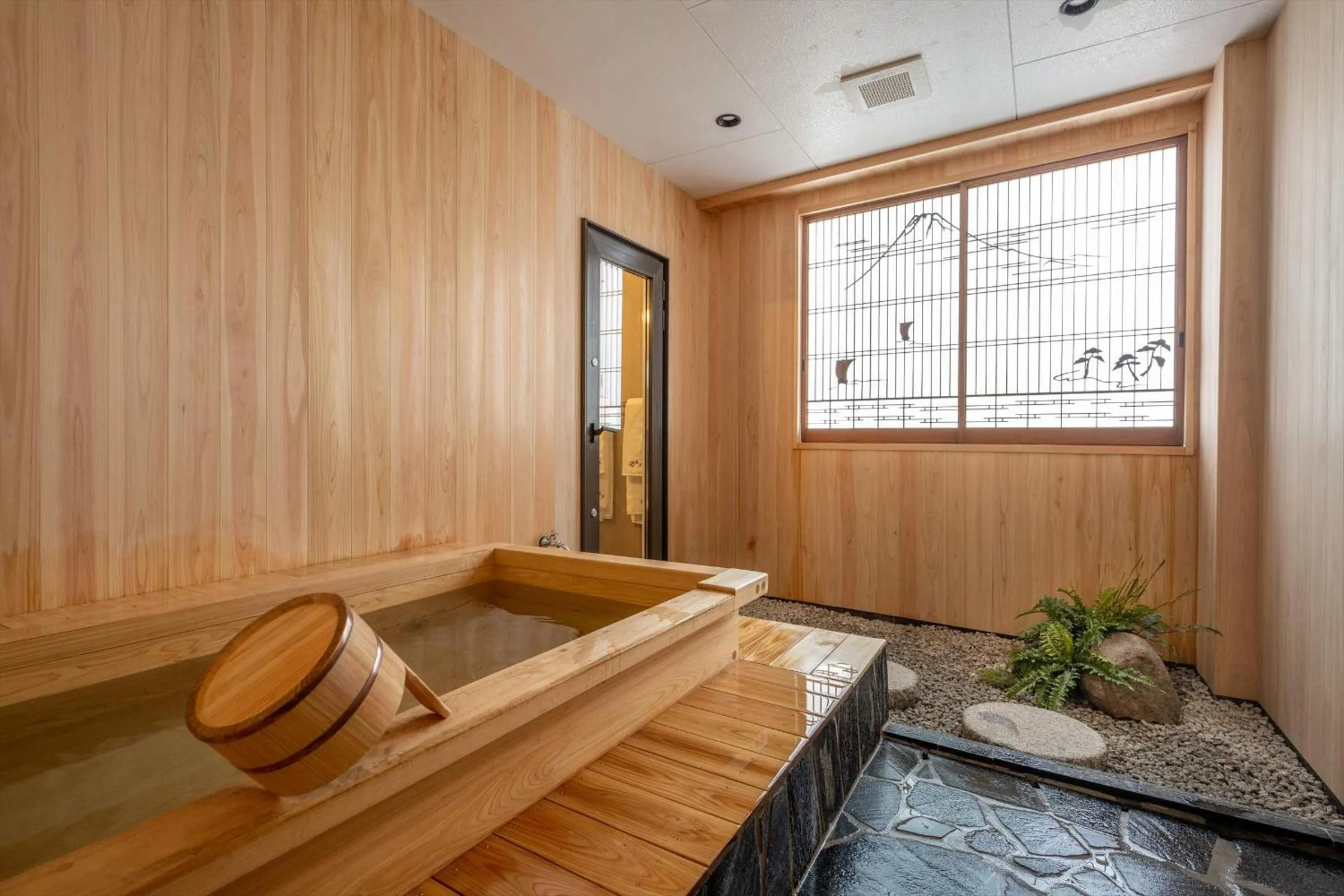 Hot Spring Bath, Bed in Yumura Onsen MIDORIYA