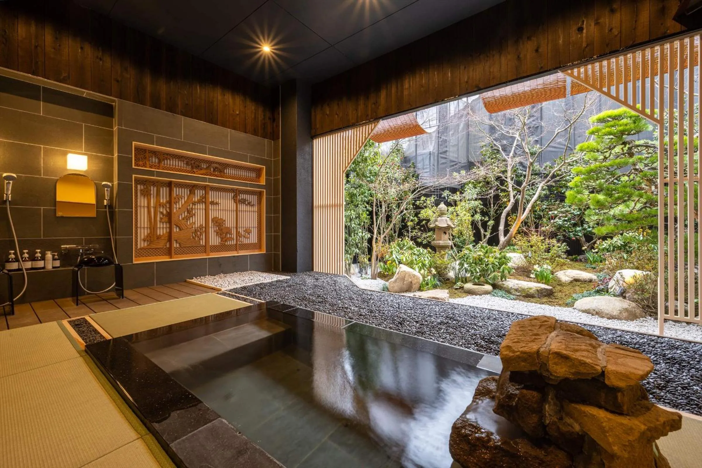 Hot Spring Bath in Yumura Onsen MIDORIYA