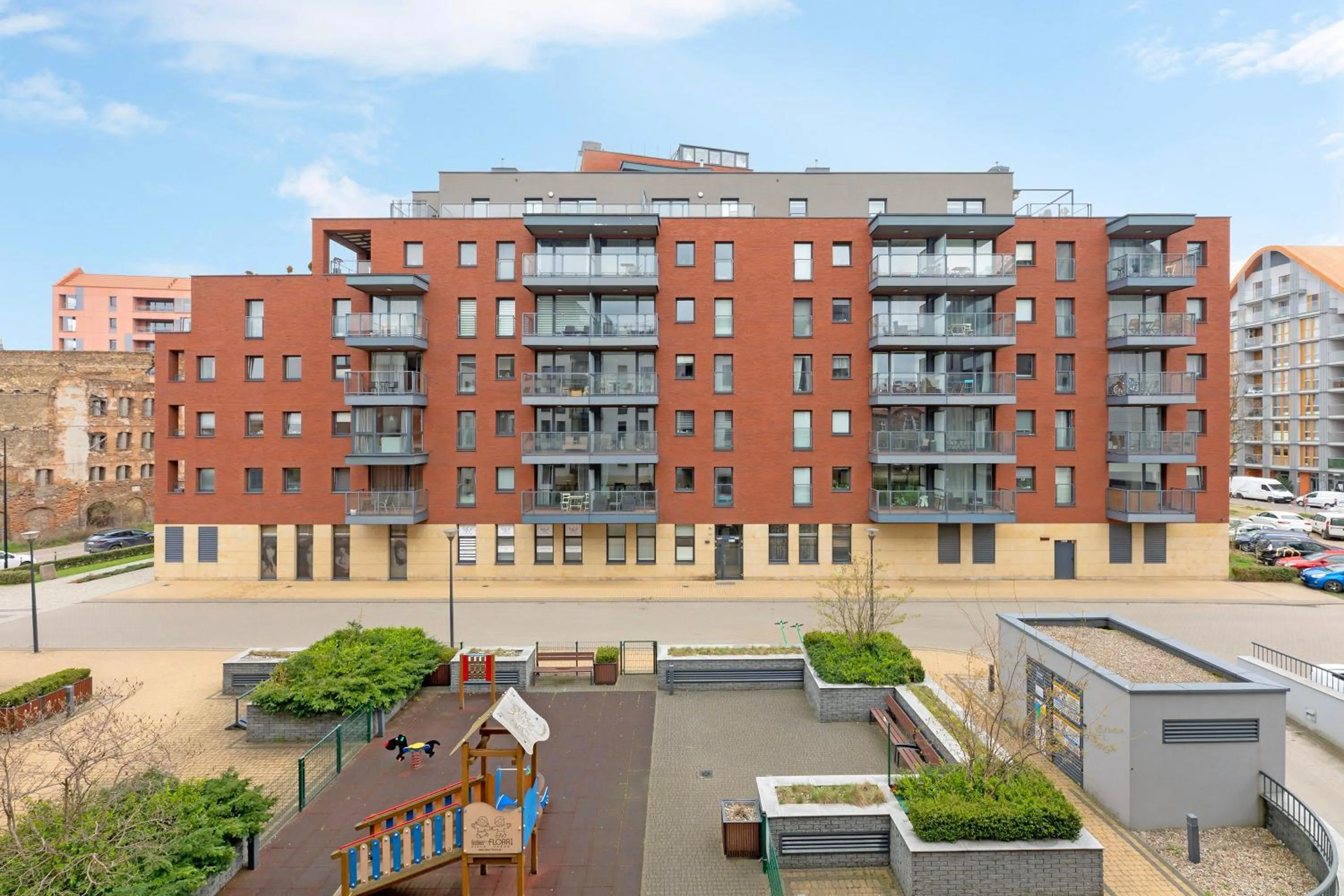 Property building in Chmielna Park by Comfort Apartments