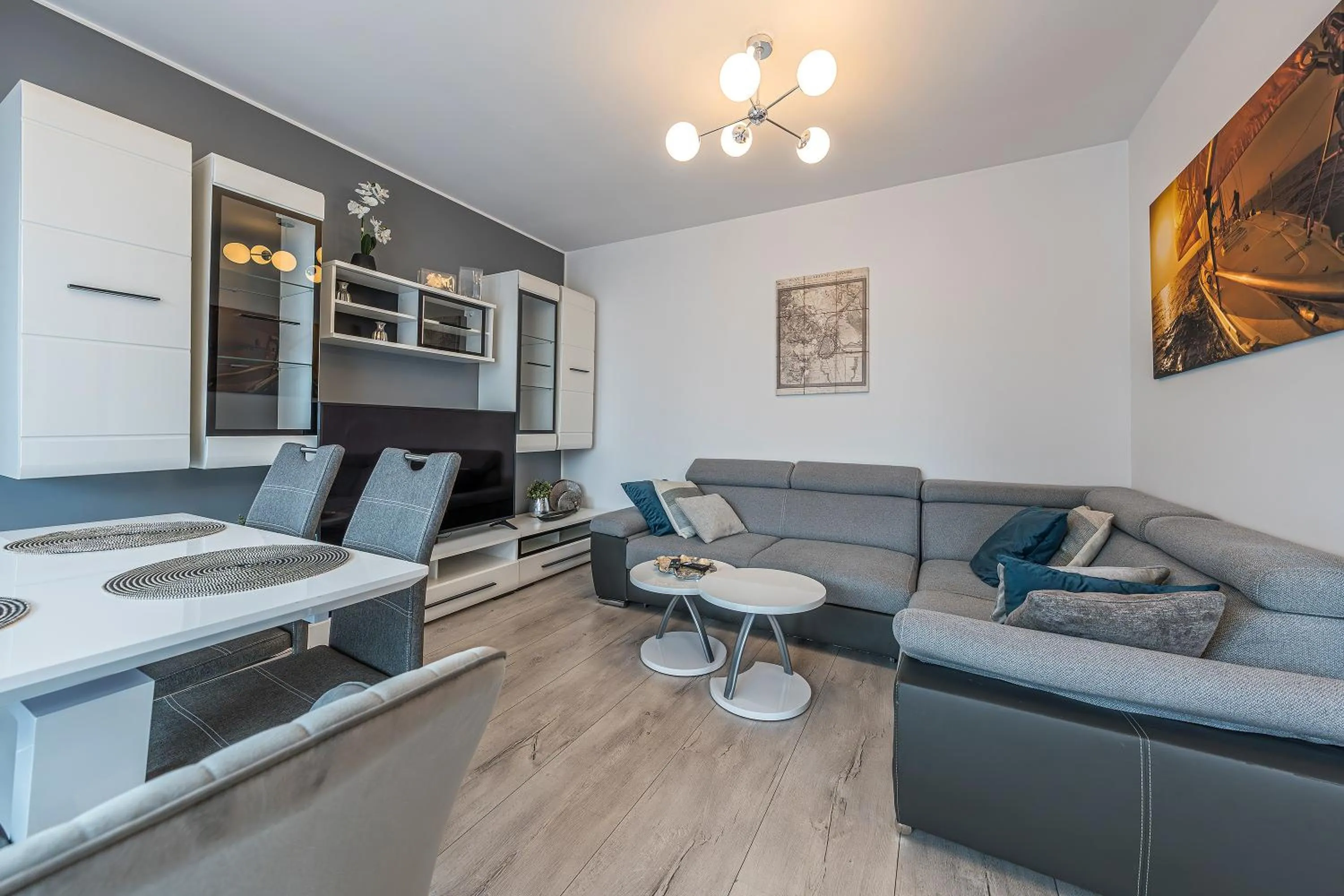 TV and multimedia in Chmielna Park by Comfort Apartments