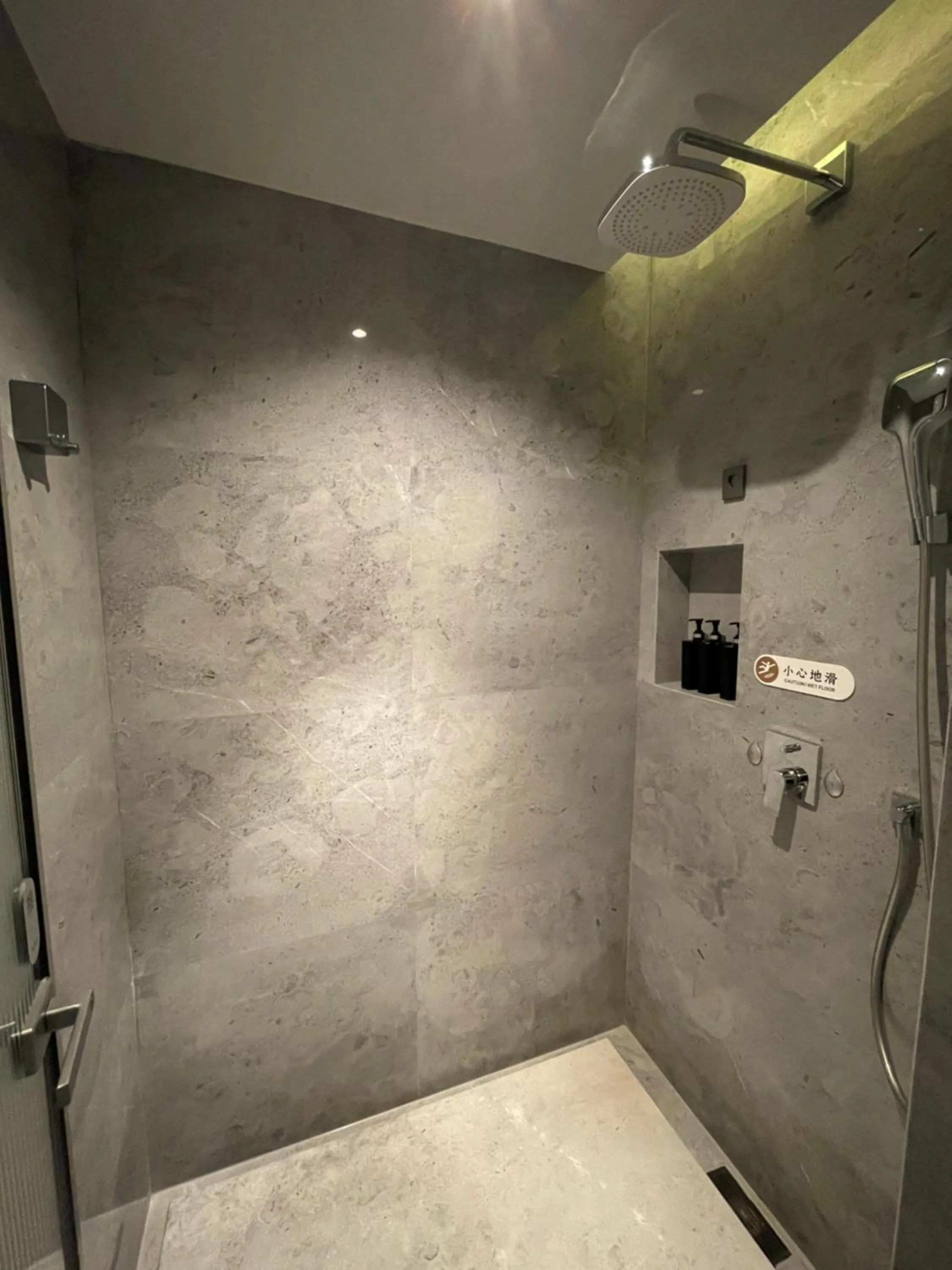 Shower in Gao Shi Di Hot Spring Hotel Yangzhou