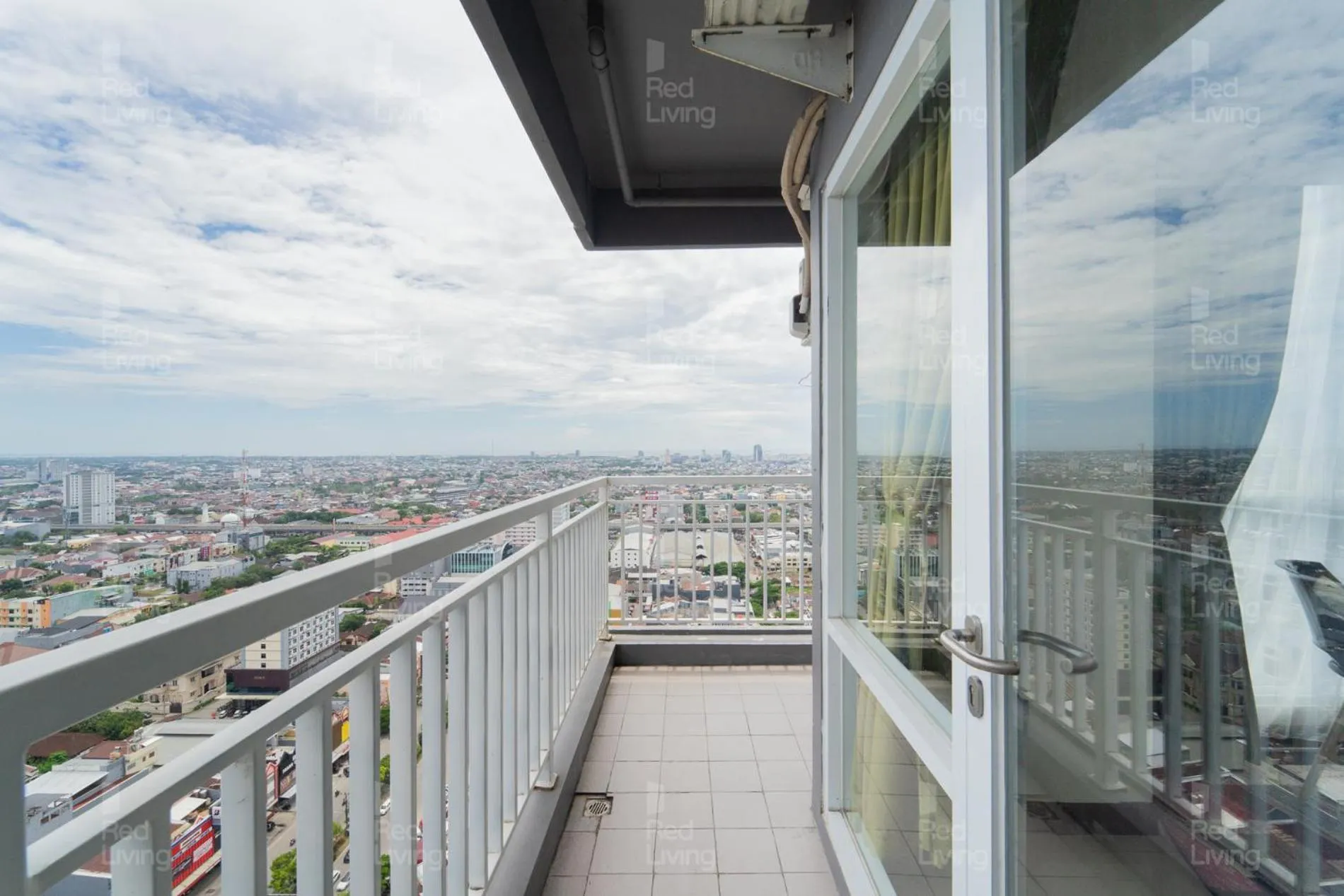 Balcony/Terrace in RedLiving Apartemen Vida View - Vida Connect