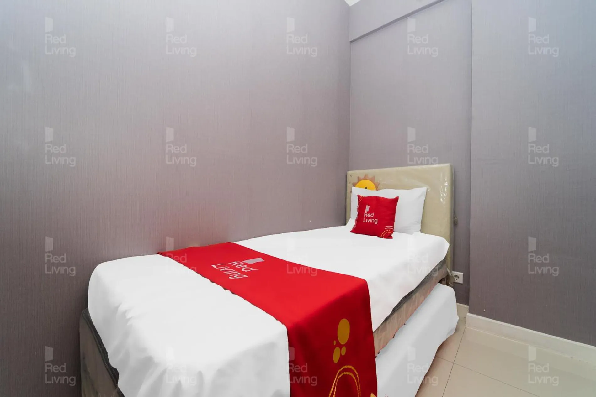 Bedroom, Bed in RedLiving Apartemen Vida View - Vida Connect