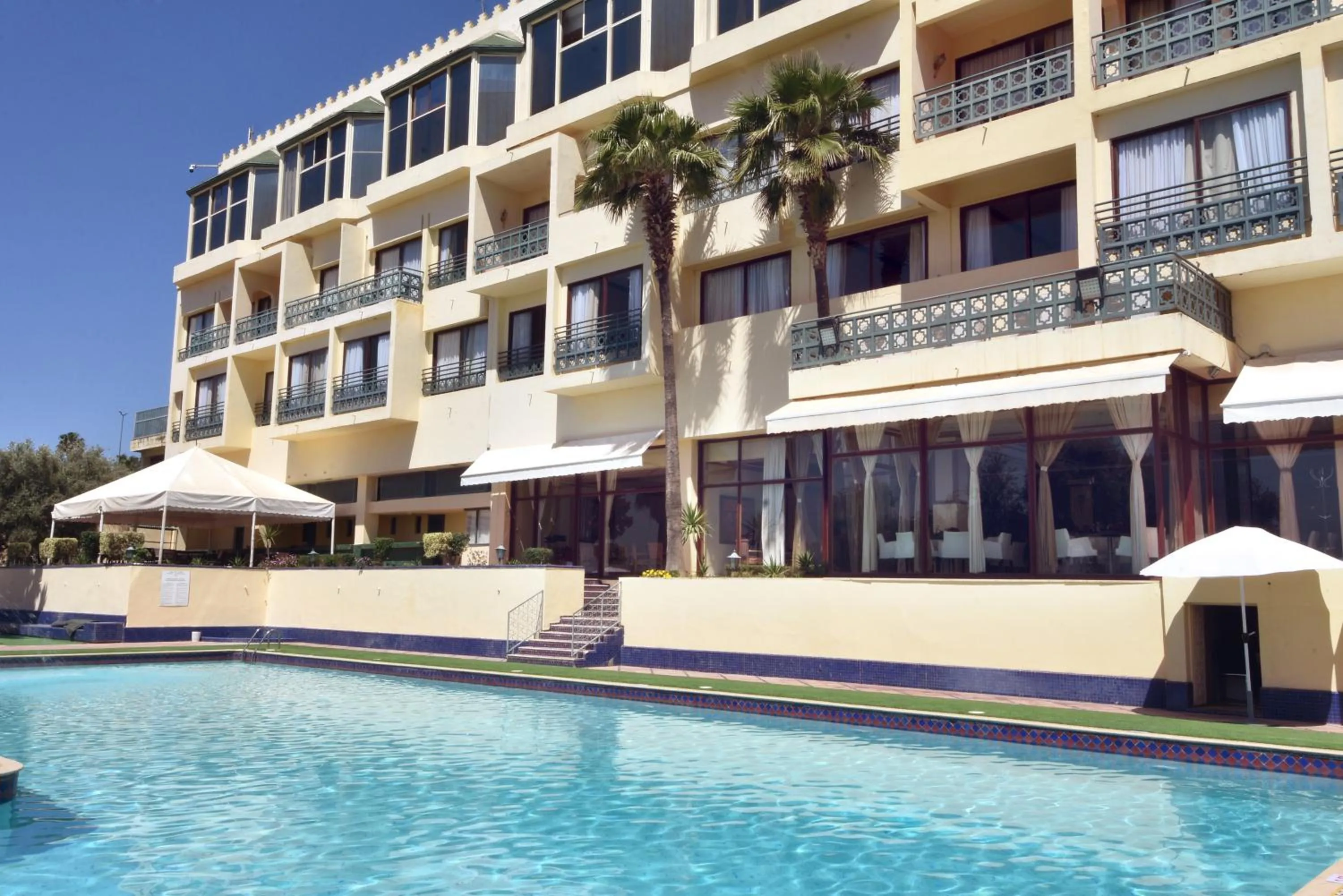 Swimming pool in Les Mérinides
