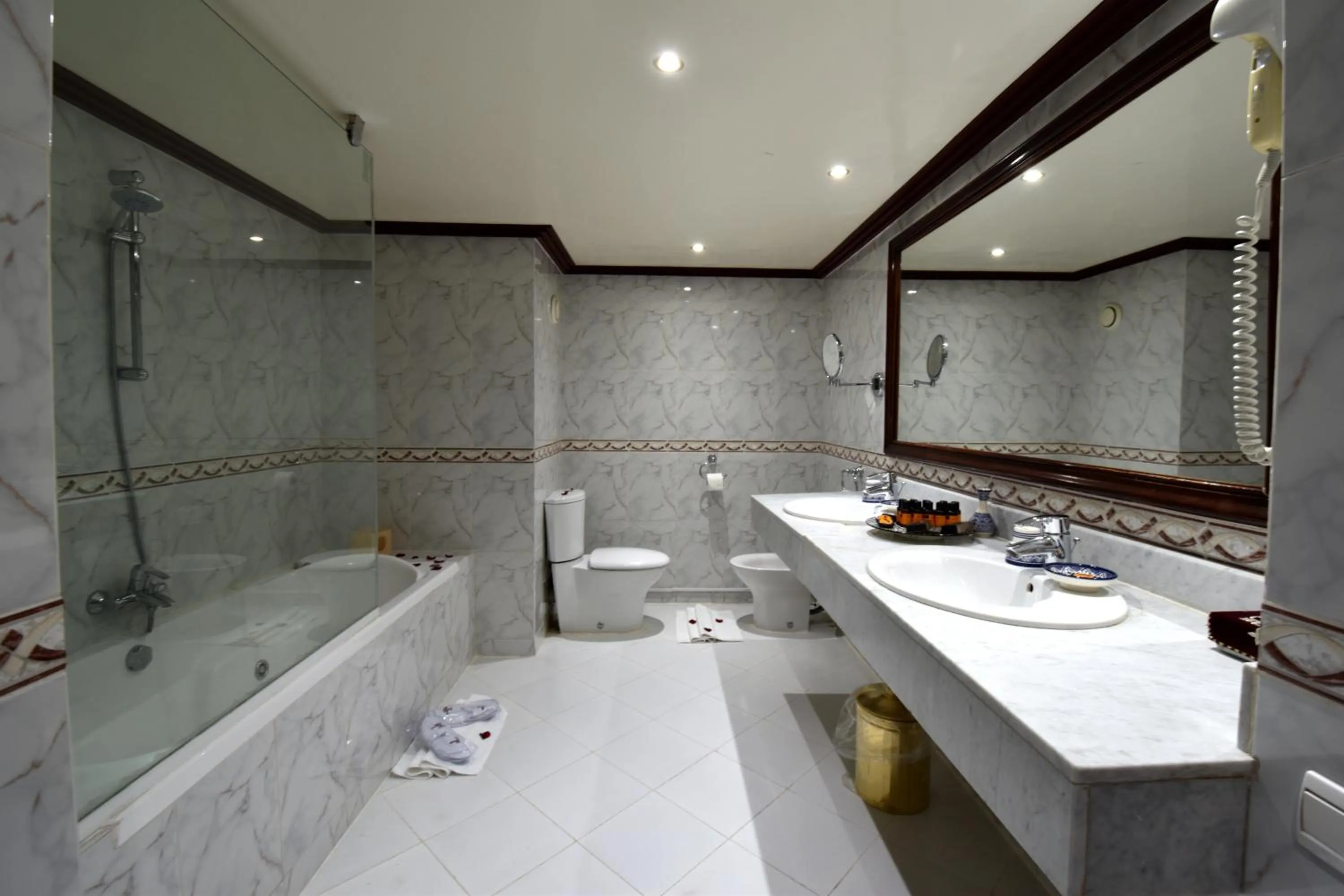 Shower in Les Mérinides